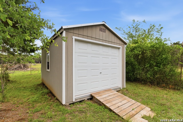 Image 44 of 66 For 707 Oak Ridge Ln