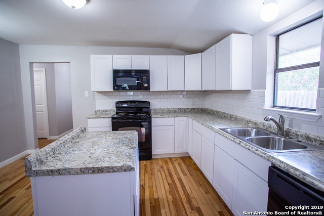 Image 3 of 19 For 3735 Commercial Ave