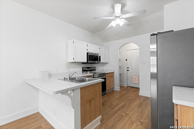 Image 23 of 37 For 528 Gerald W