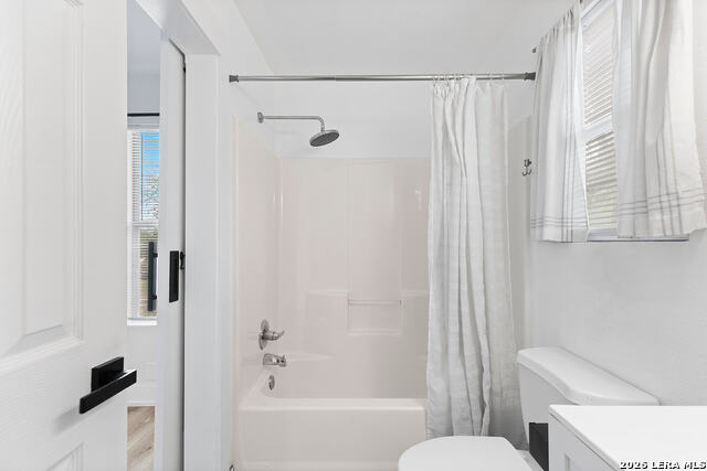 Image 32 of 37 For 528 Gerald W