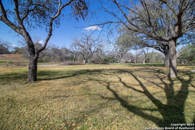 Details for 5 E Hampton Dr, Seguin, TX 78155