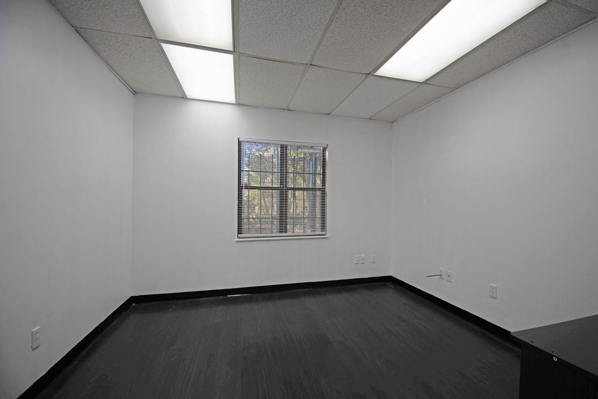 Image 4 of 7 For 550 N Balmoral Cir  203