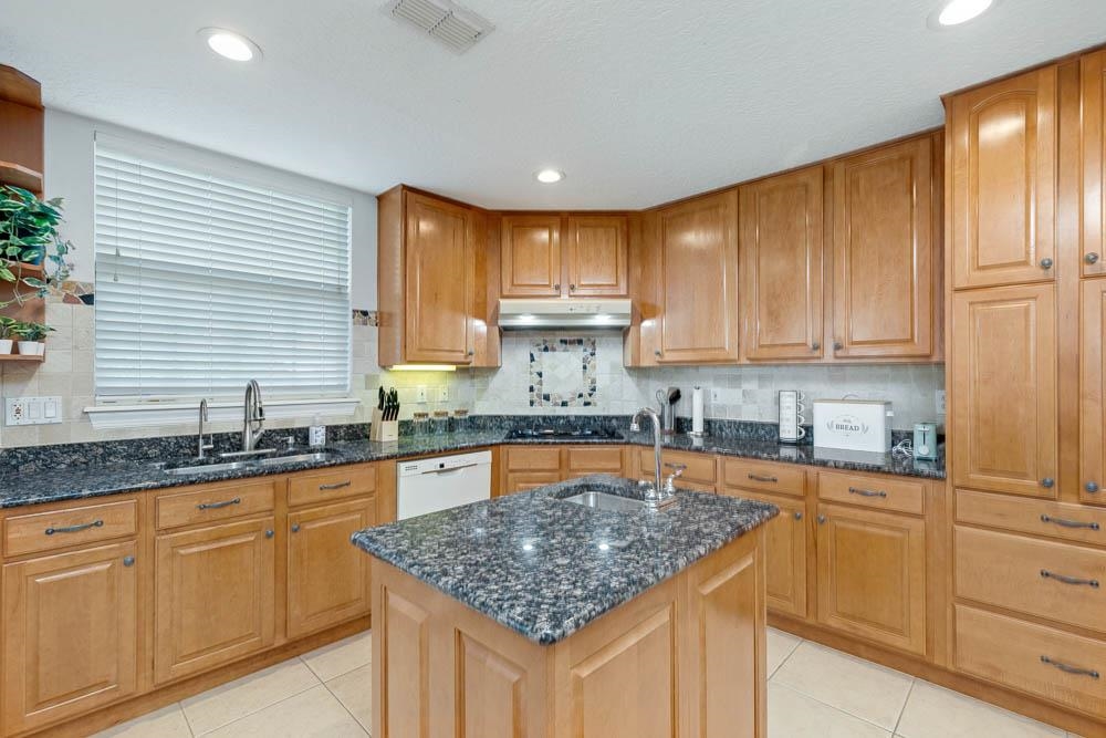 Image 17 of 50 For 315 Ocean Grande Dr S 106