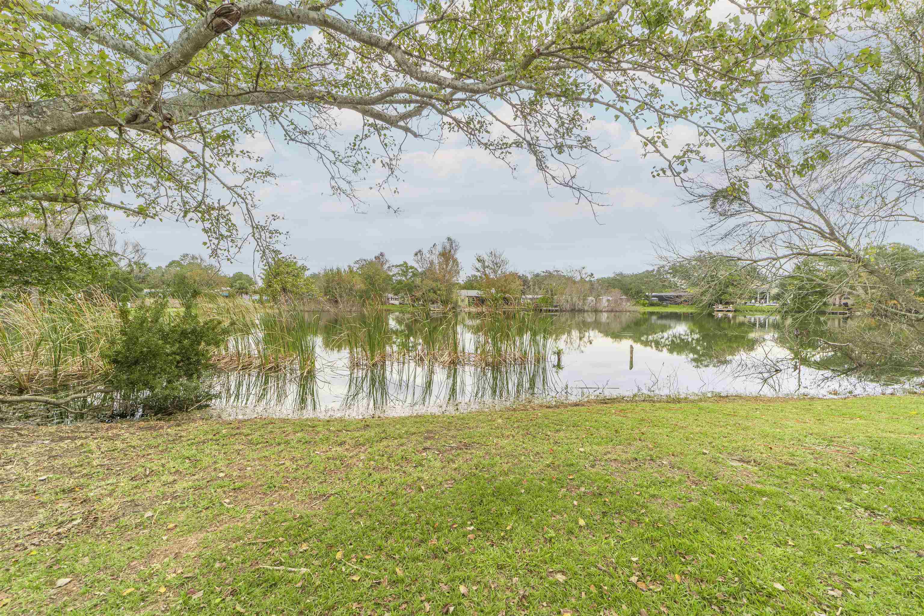 Image 8 of 48 For 679 Coral Cir