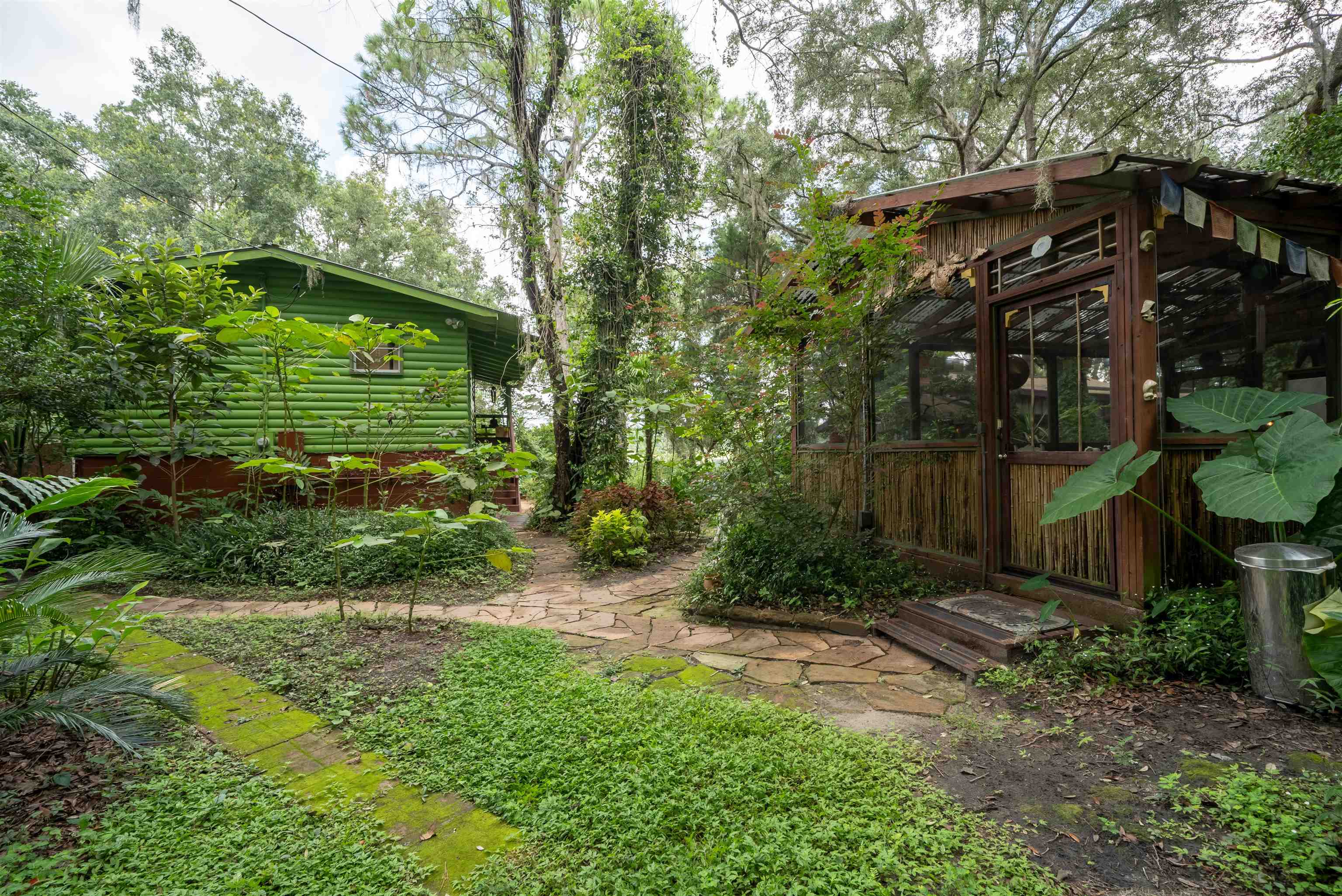 Image 21 of 100 For 250 West Lake Drive W