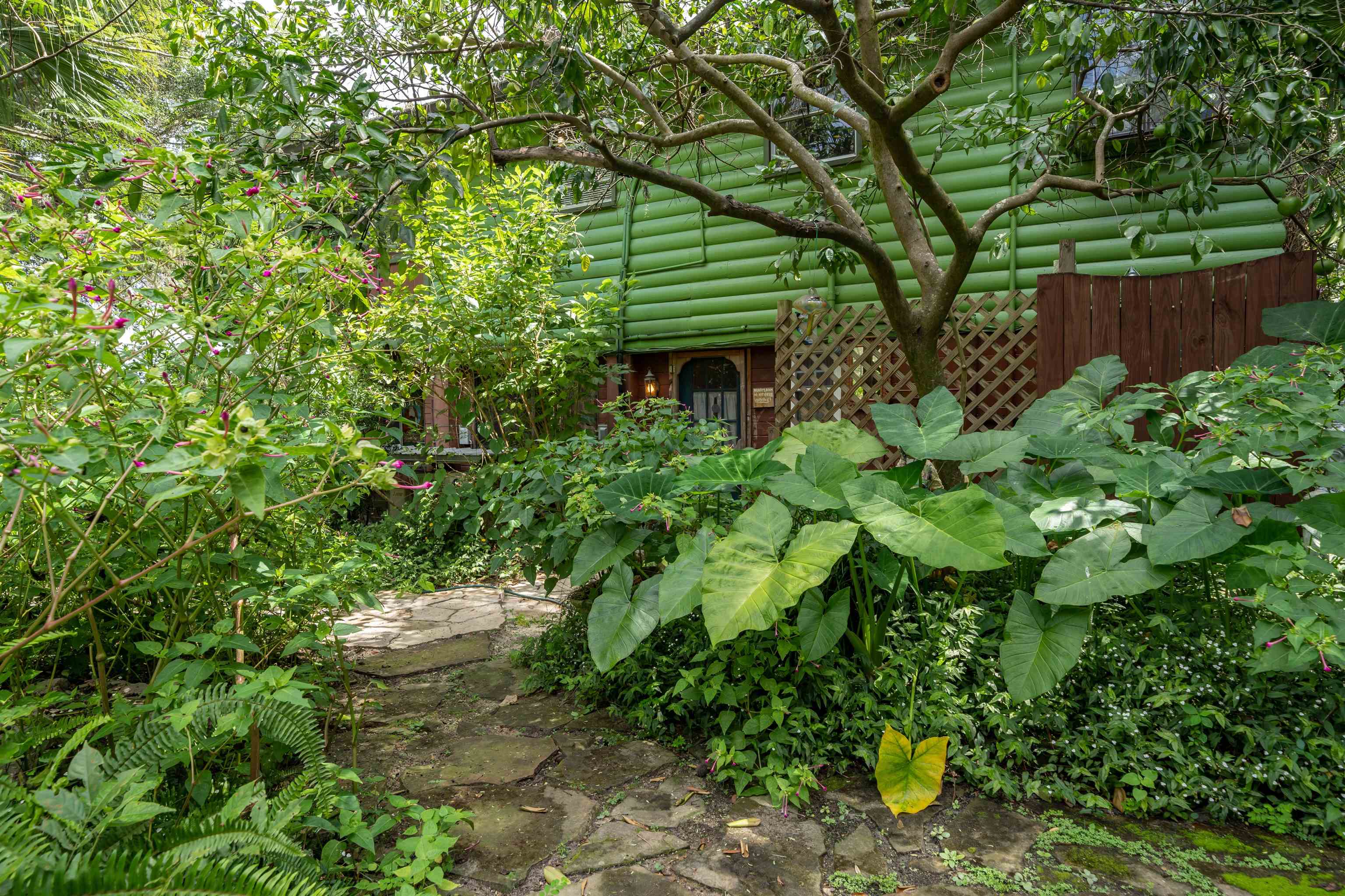 Image 44 of 100 For 250 West Lake Drive W
