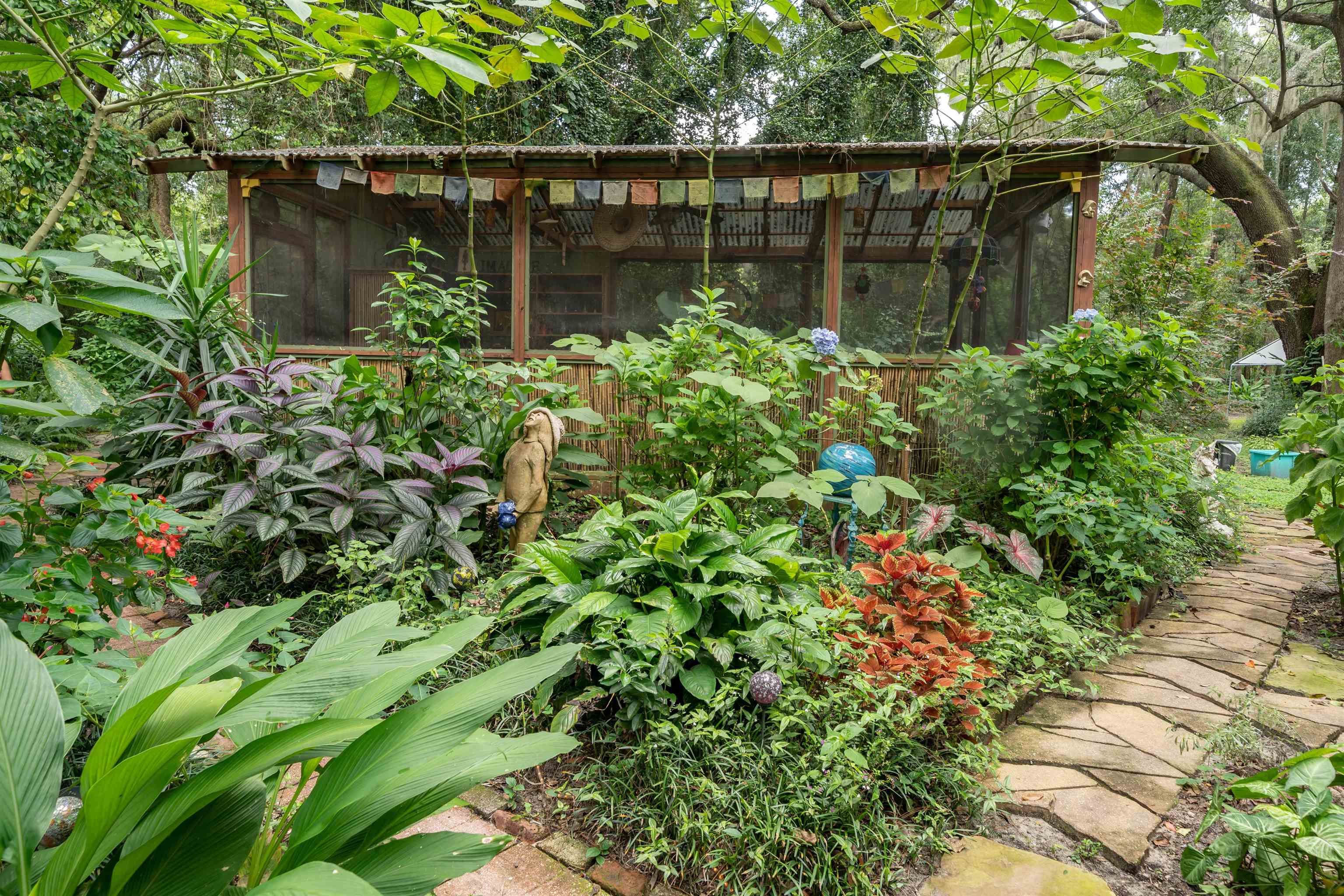 Image 72 of 100 For 250 West Lake Drive W