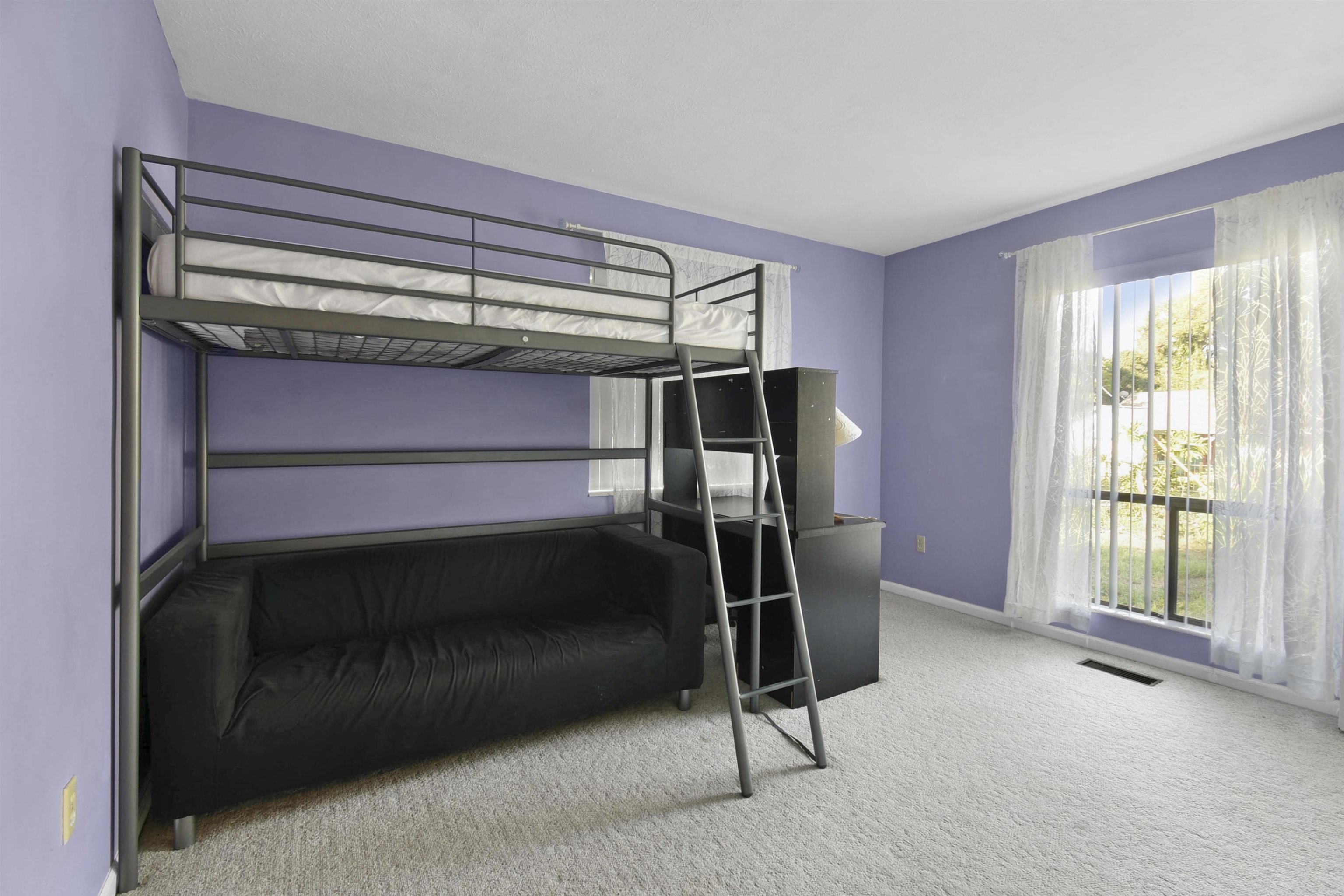 Image 16 of 50 For 215 Argonaut Rd