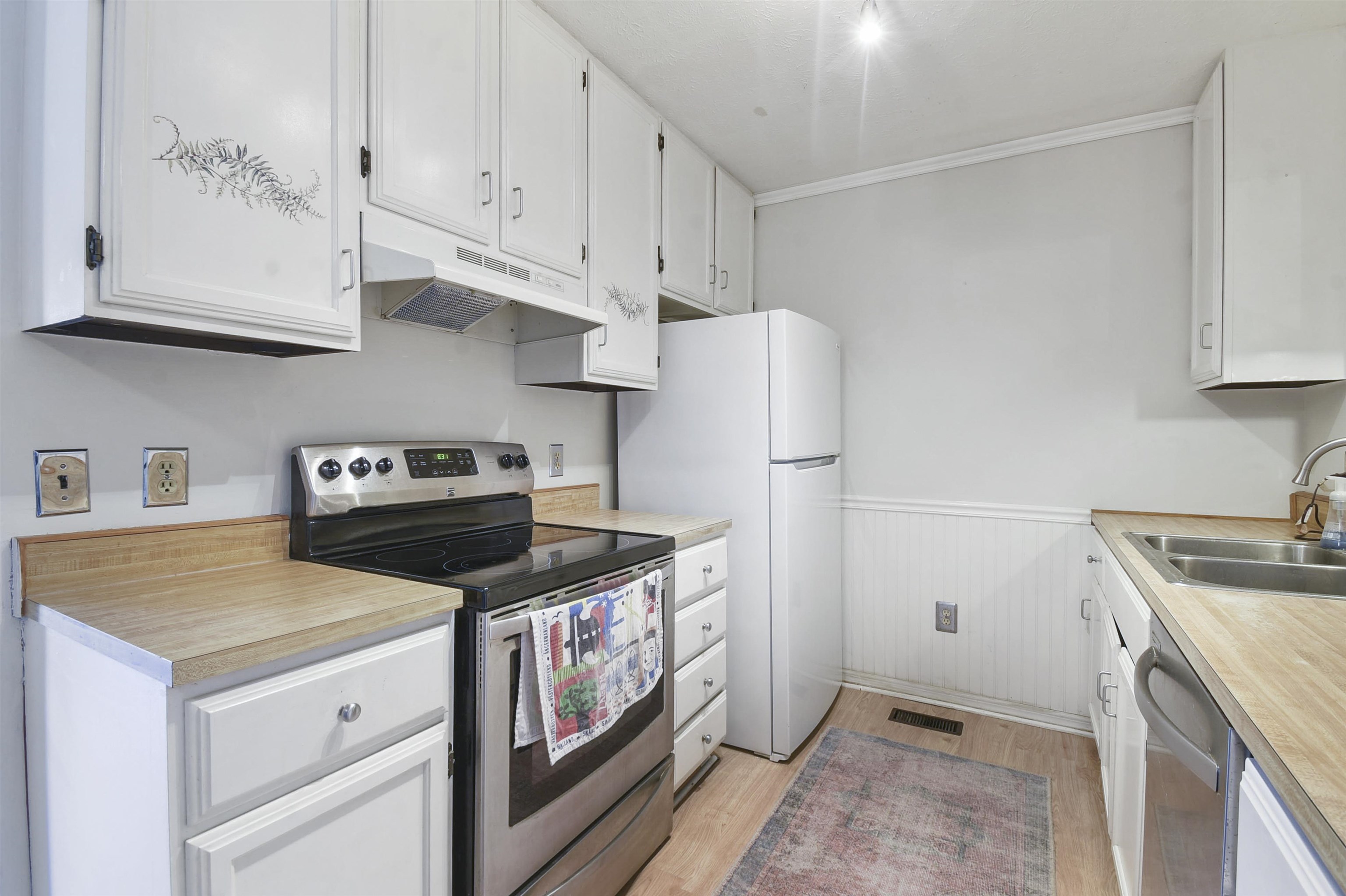 Image 3 of 50 For 215 Argonaut Rd