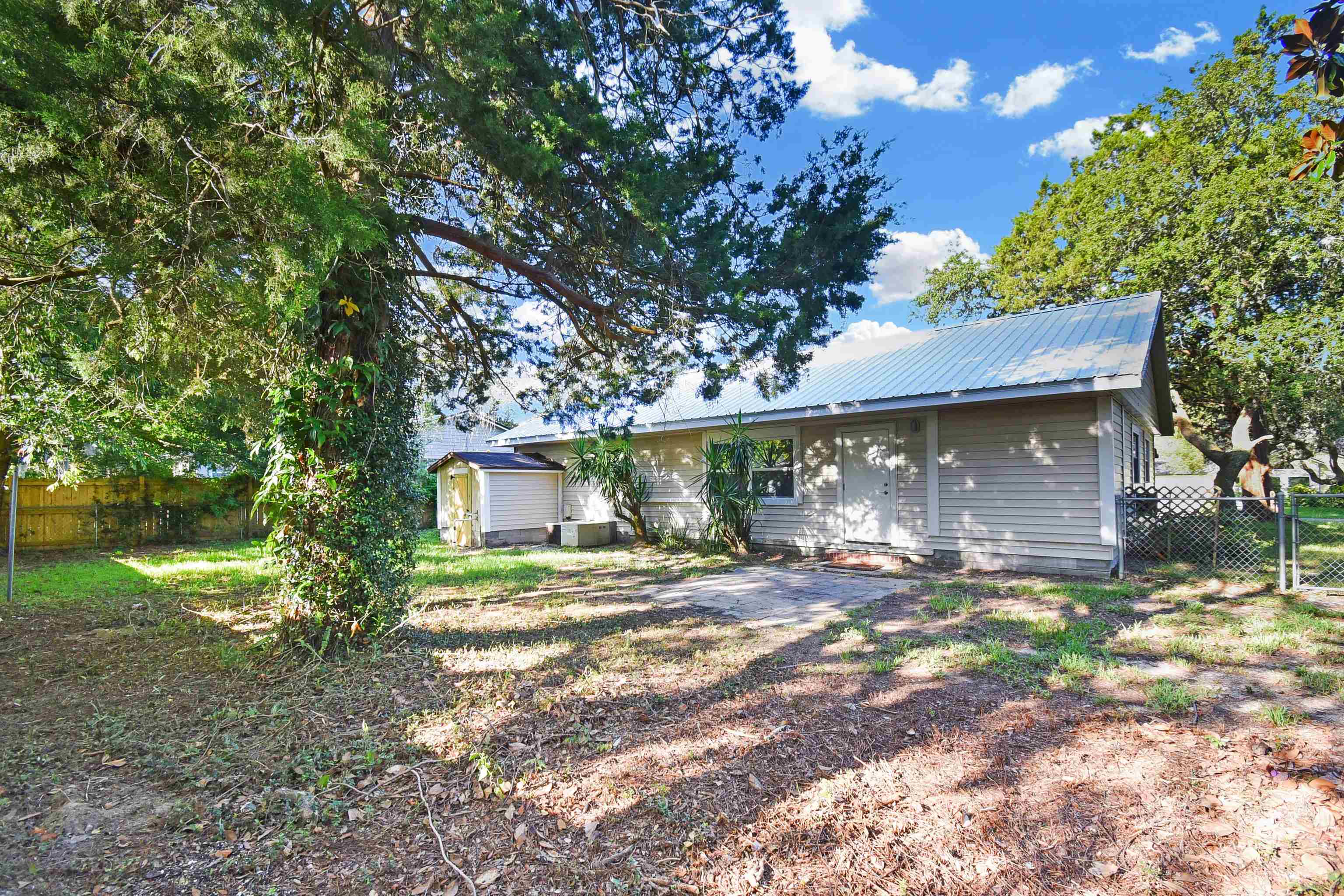 Image 7 of 50 For 215 Argonaut Rd