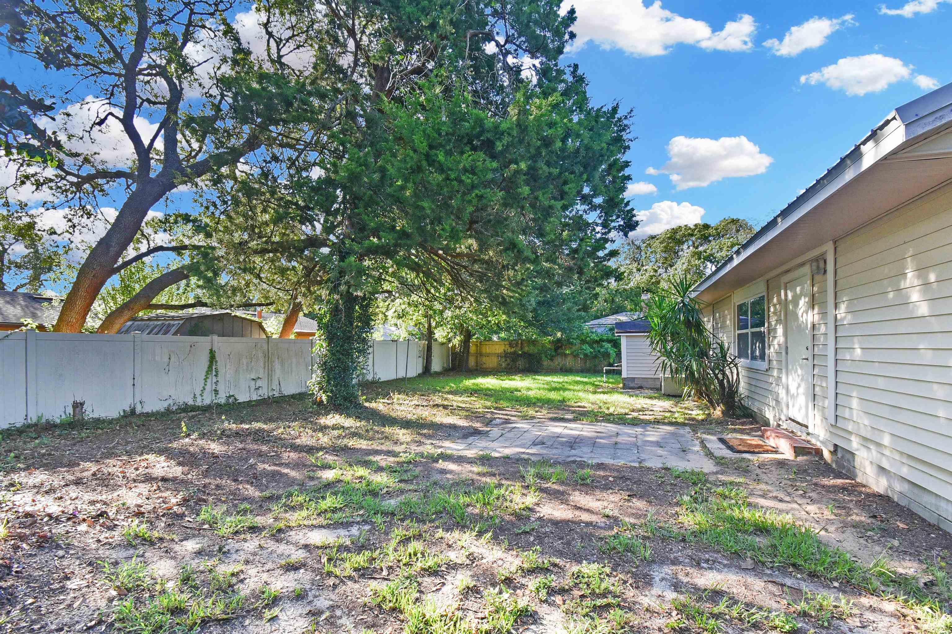 Image 8 of 50 For 215 Argonaut Rd