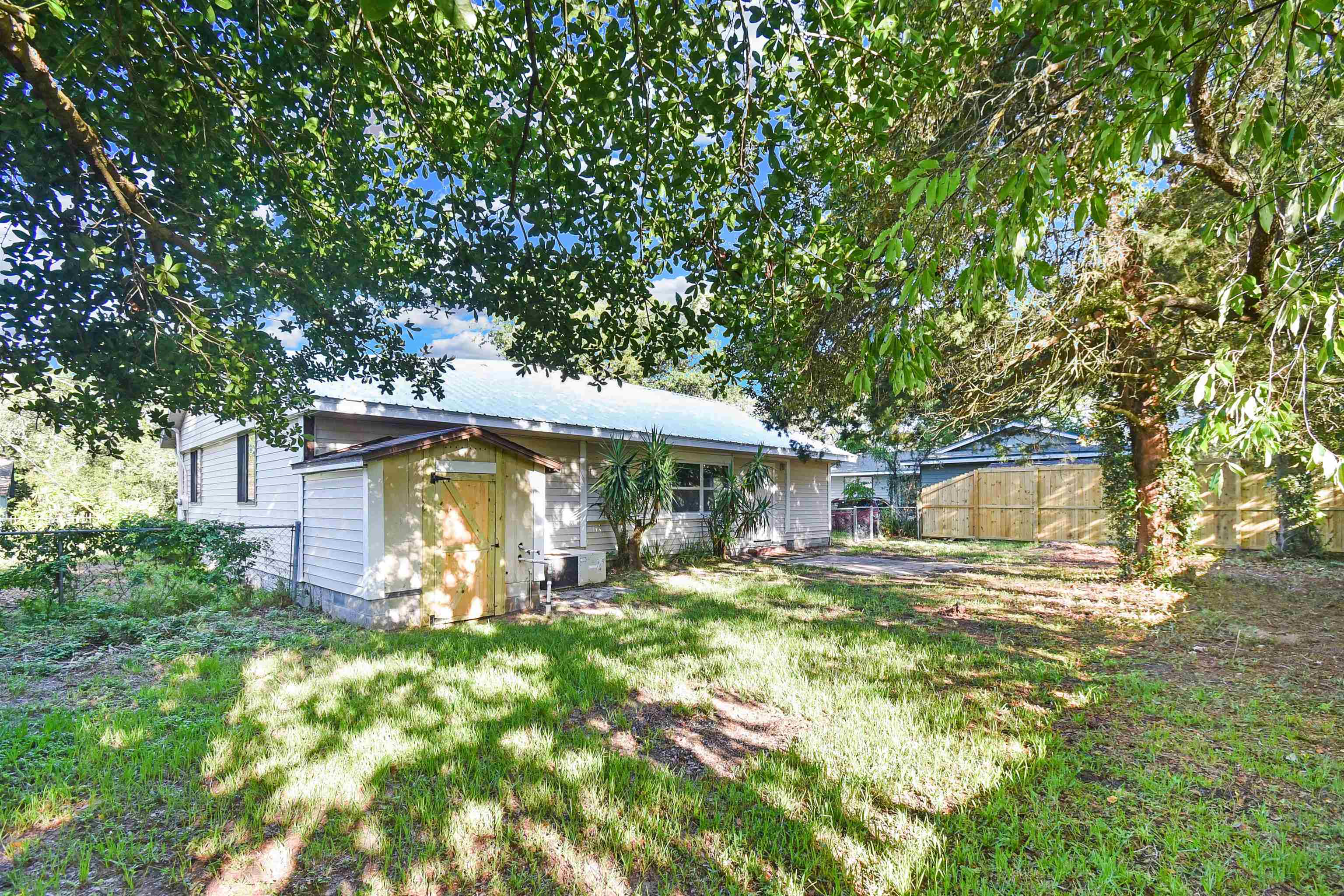 Image 9 of 50 For 215 Argonaut Rd