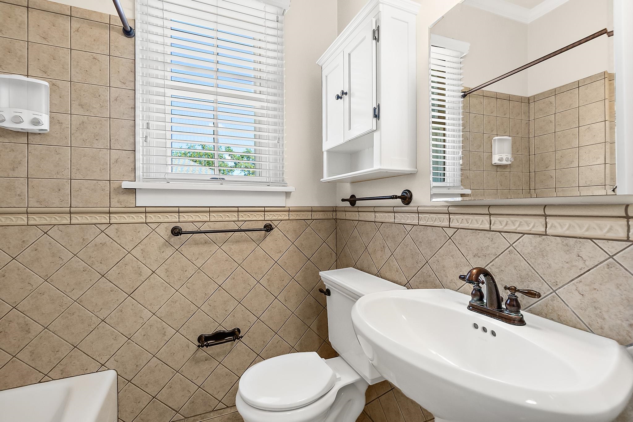 Image 23 of 64 For 172 Cordova St #2