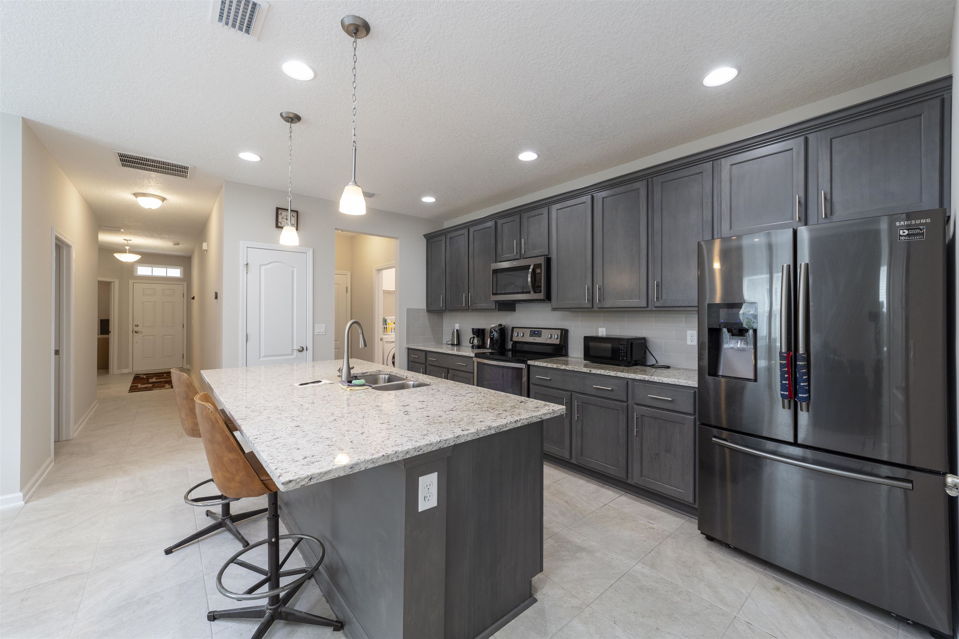 Image 4 of 38 For 850 Watson Road E