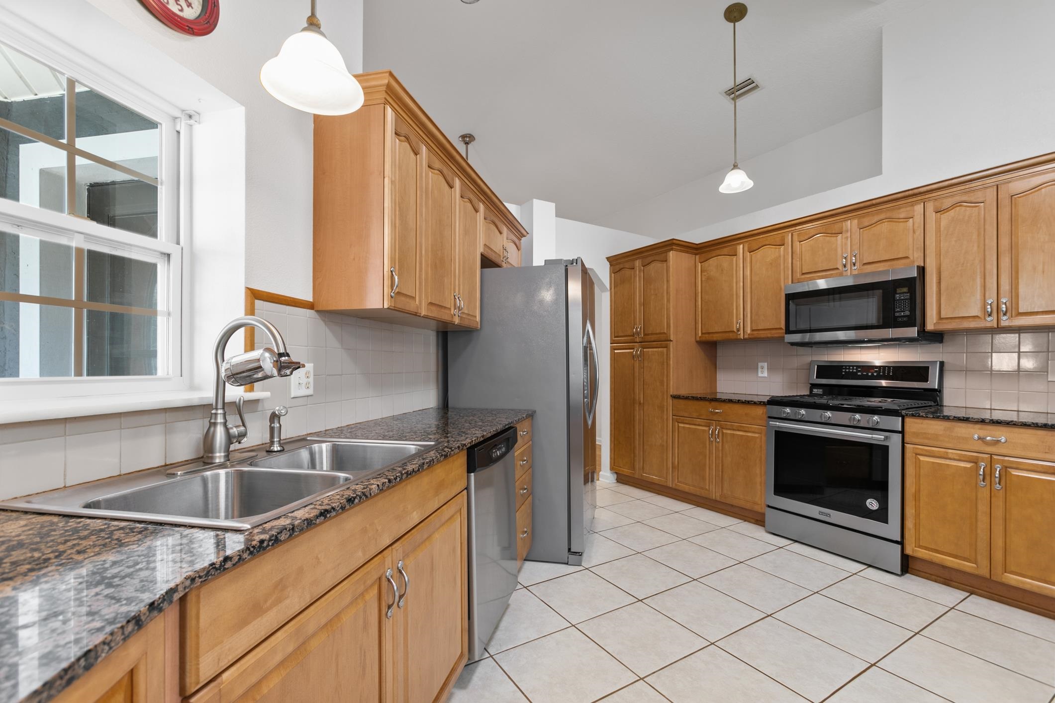 Image 17 of 55 For 291 Maxwell Dr