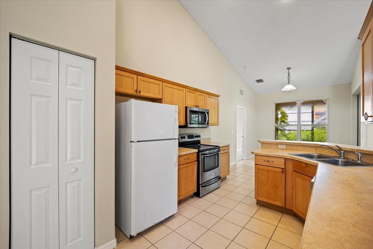 Image 2 of 44 For 6 Ballenger Ln