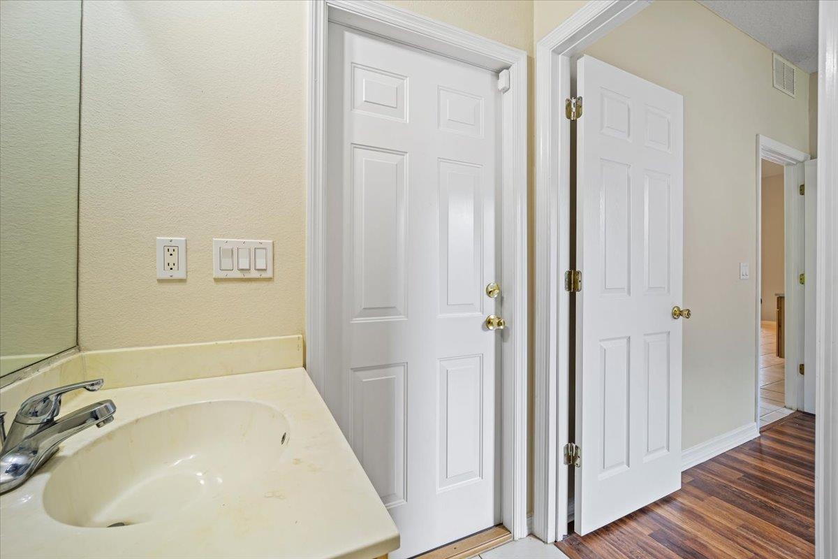 Image 22 of 44 For 6 Ballenger Ln