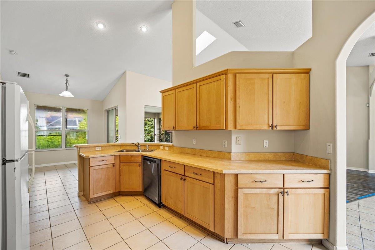 Image 5 of 44 For 6 Ballenger Ln