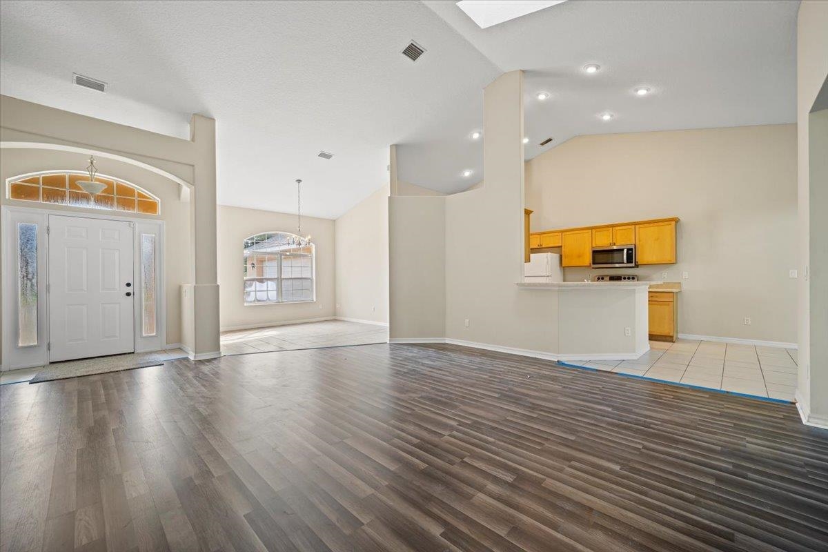 Image 7 of 44 For 6 Ballenger Ln