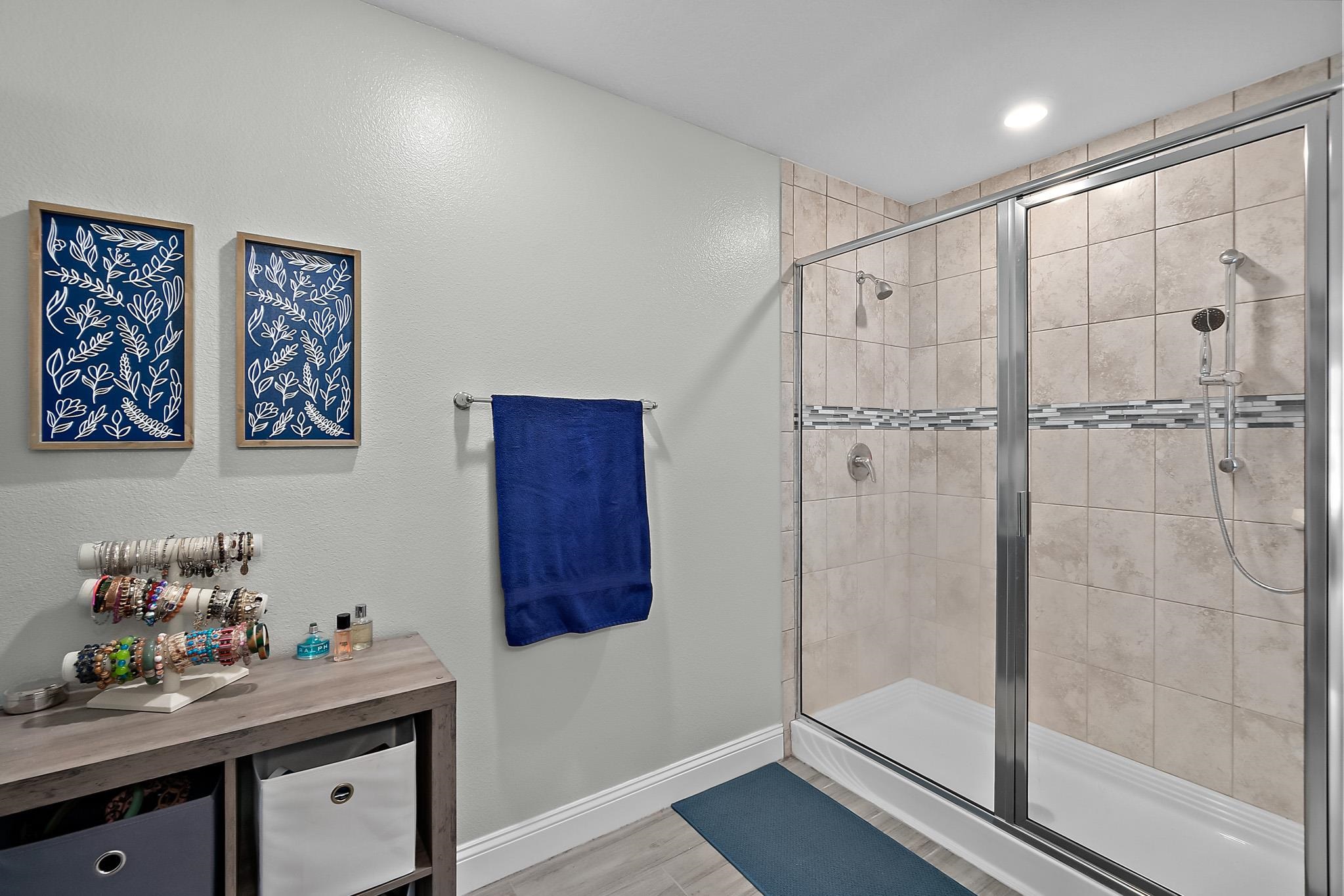 Image 21 of 45 For 28 Lindberg Ln