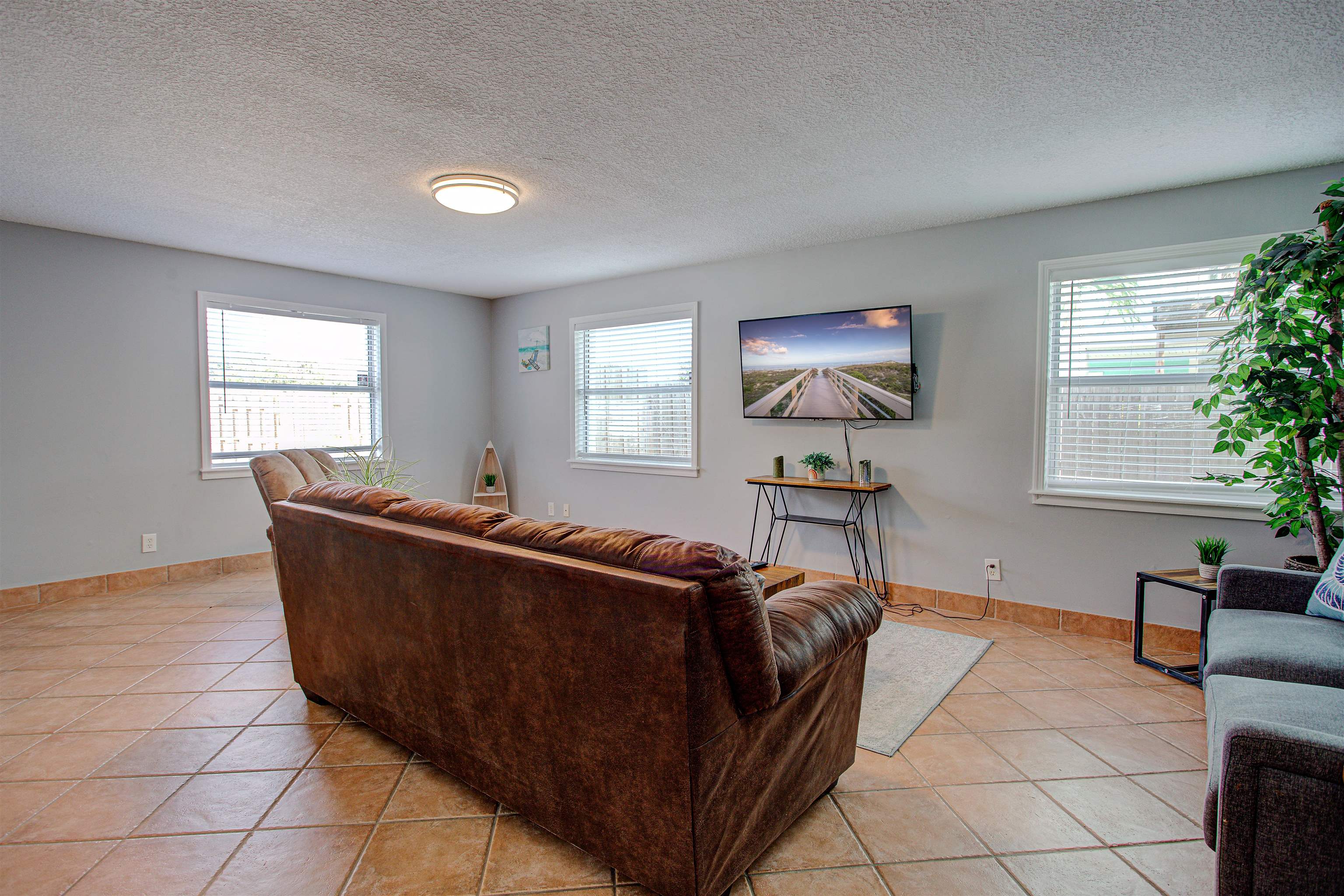 Image 11 of 85 For 5025 Alta Vista Ave