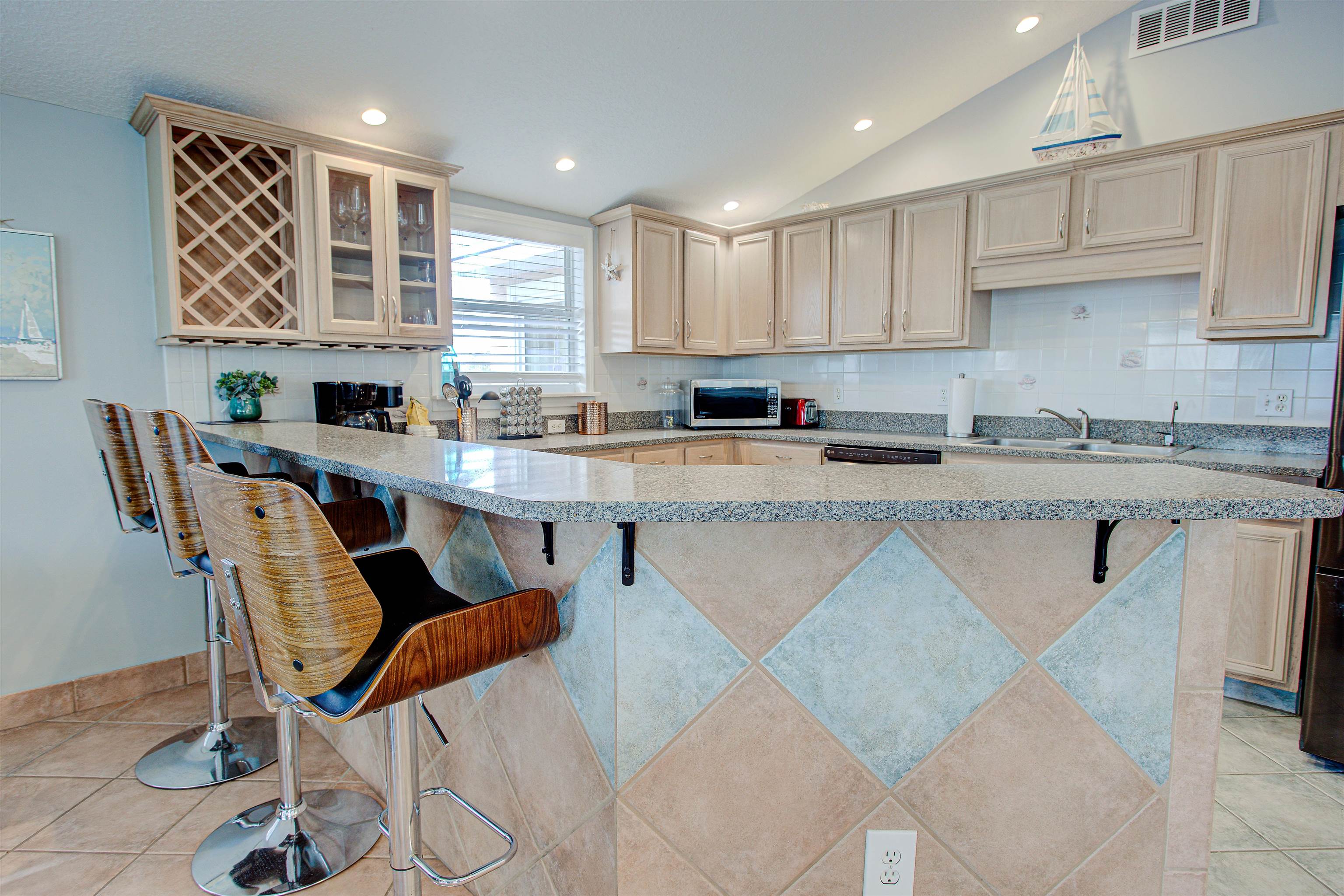 Image 36 of 85 For 5025 Alta Vista Ave