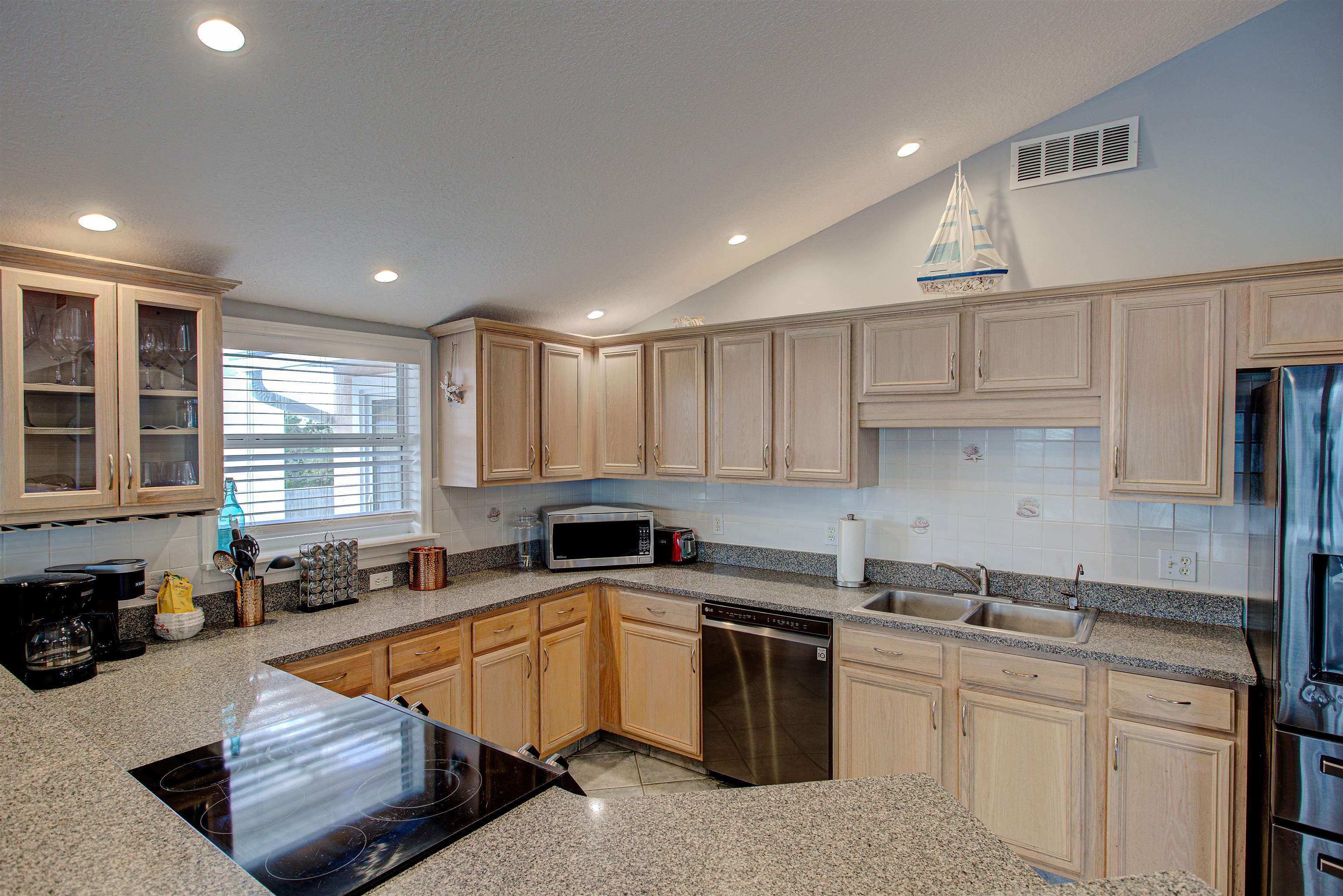 Image 37 of 85 For 5025 Alta Vista Ave