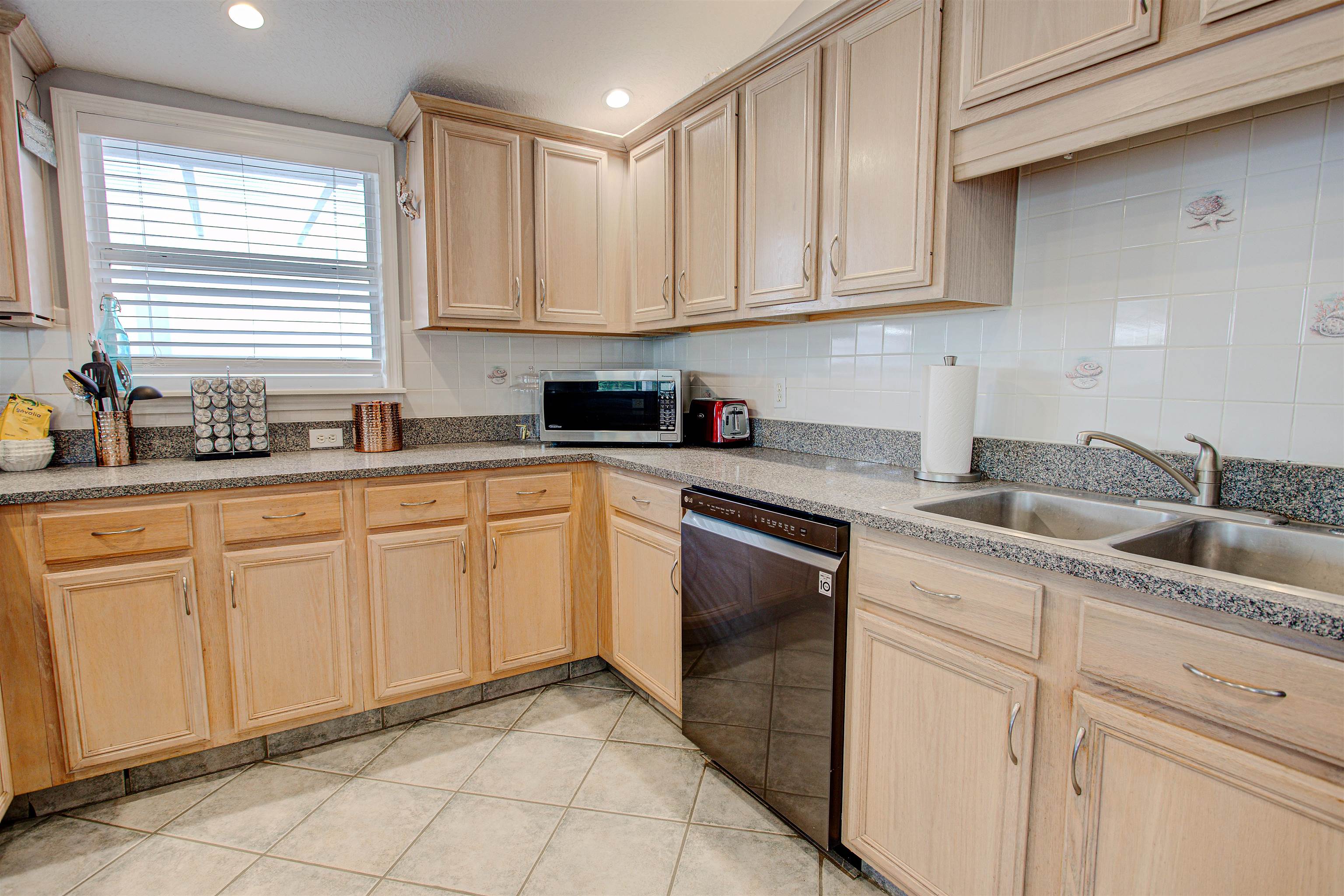 Image 39 of 85 For 5025 Alta Vista Ave
