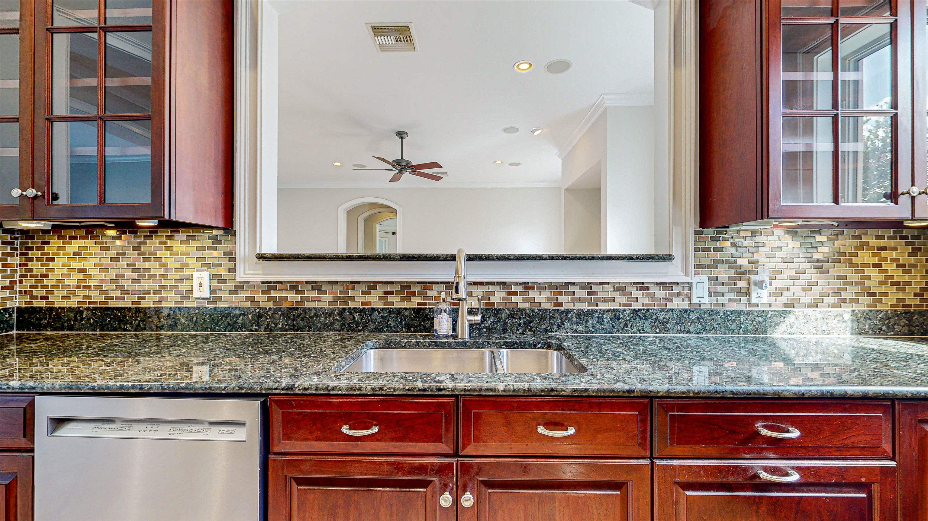Image 20 of 51 For 308 Marsh Point Cir