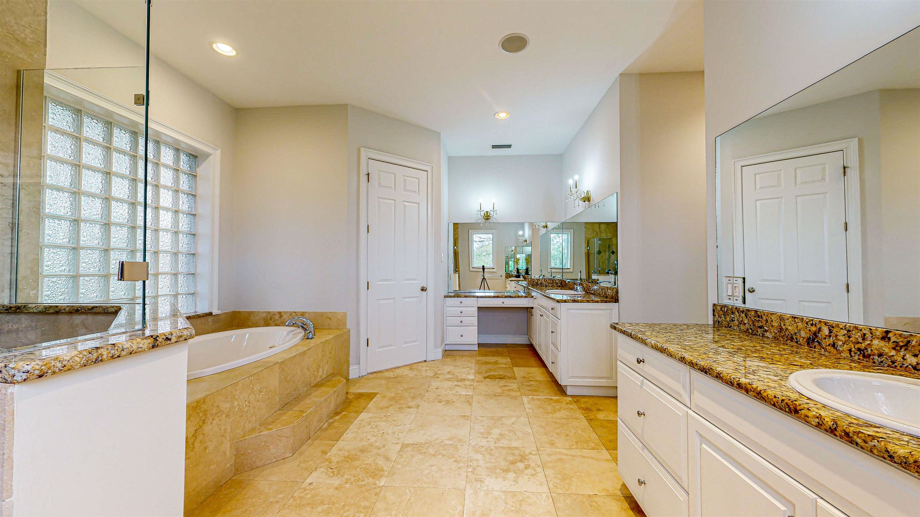 Image 38 of 51 For 308 Marsh Point Cir