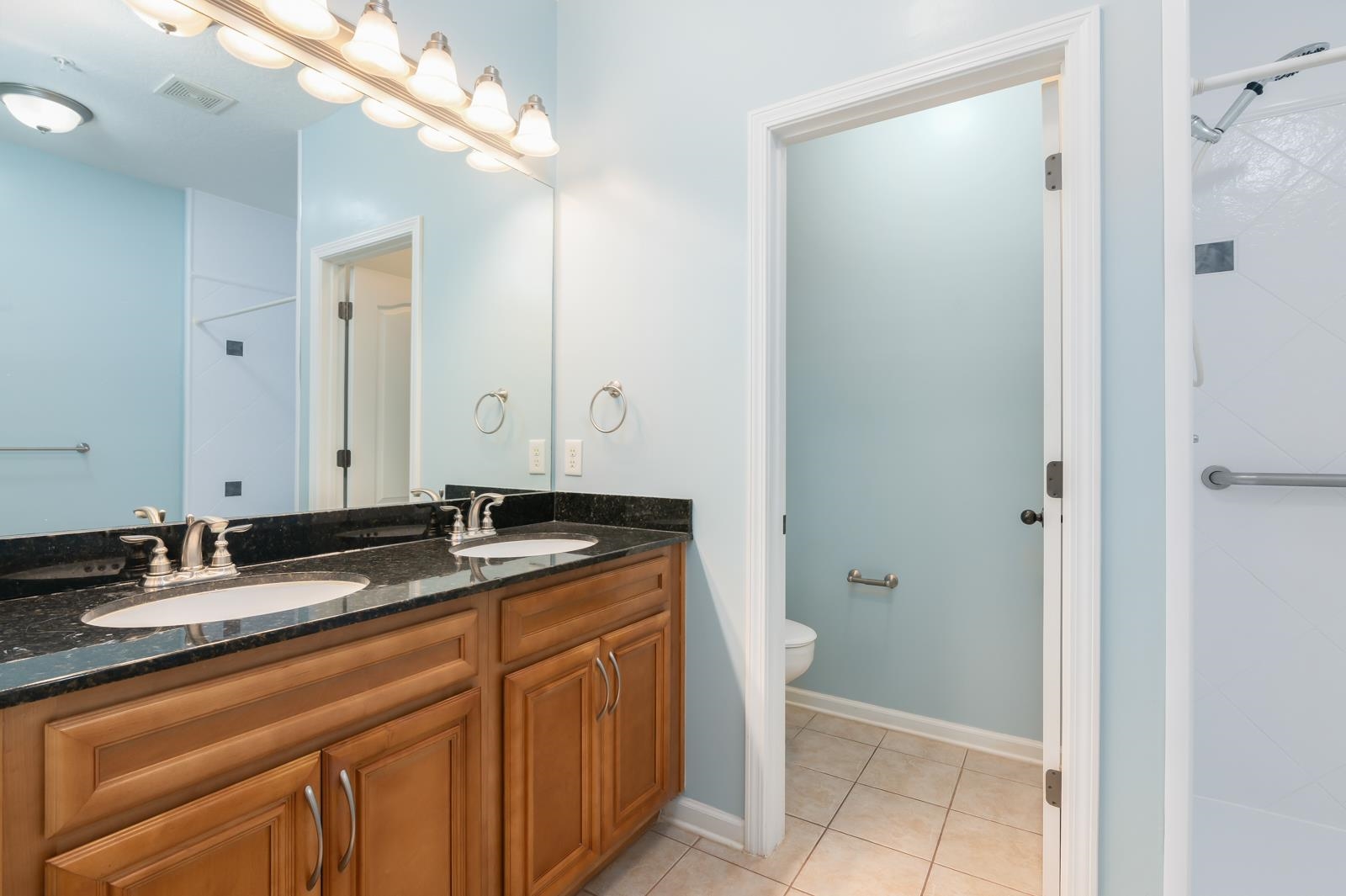 Image 17 of 37 For 225 Bayberry Cir  508