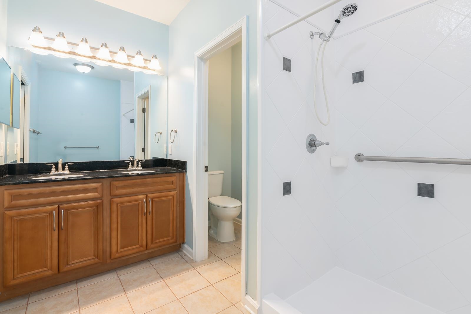 Image 19 of 37 For 225 Bayberry Cir  508