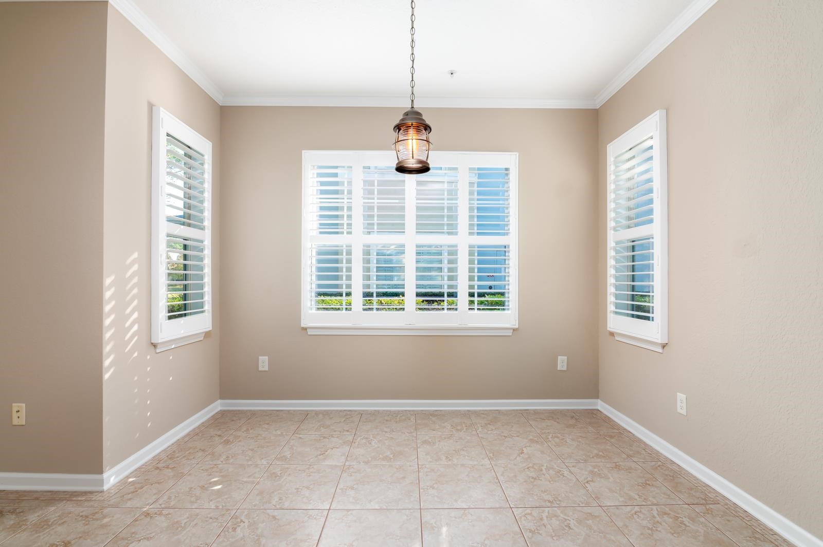 Image 6 of 37 For 225 Bayberry Cir  508