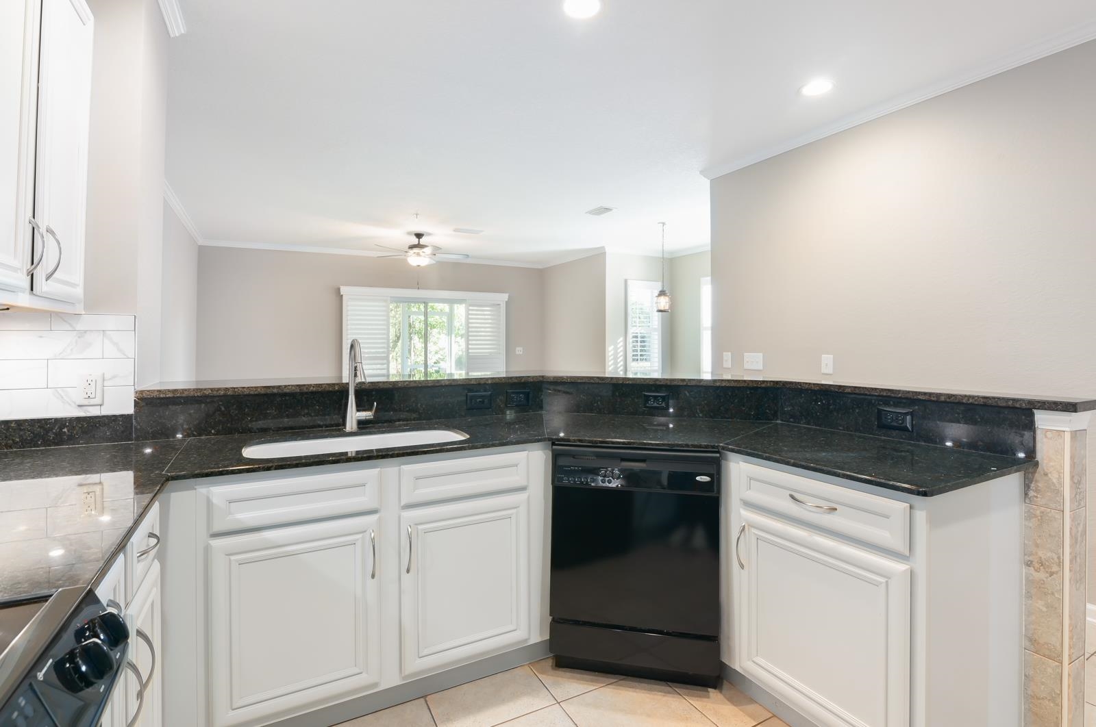 Image 9 of 37 For 225 Bayberry Cir  508