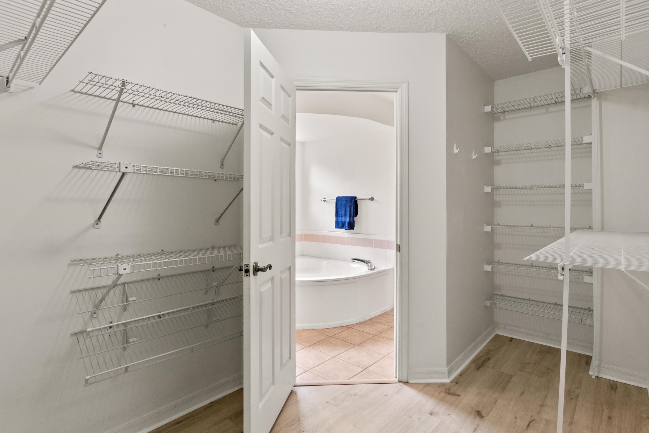 Image 40 of 63 For 541 Peninsula Court