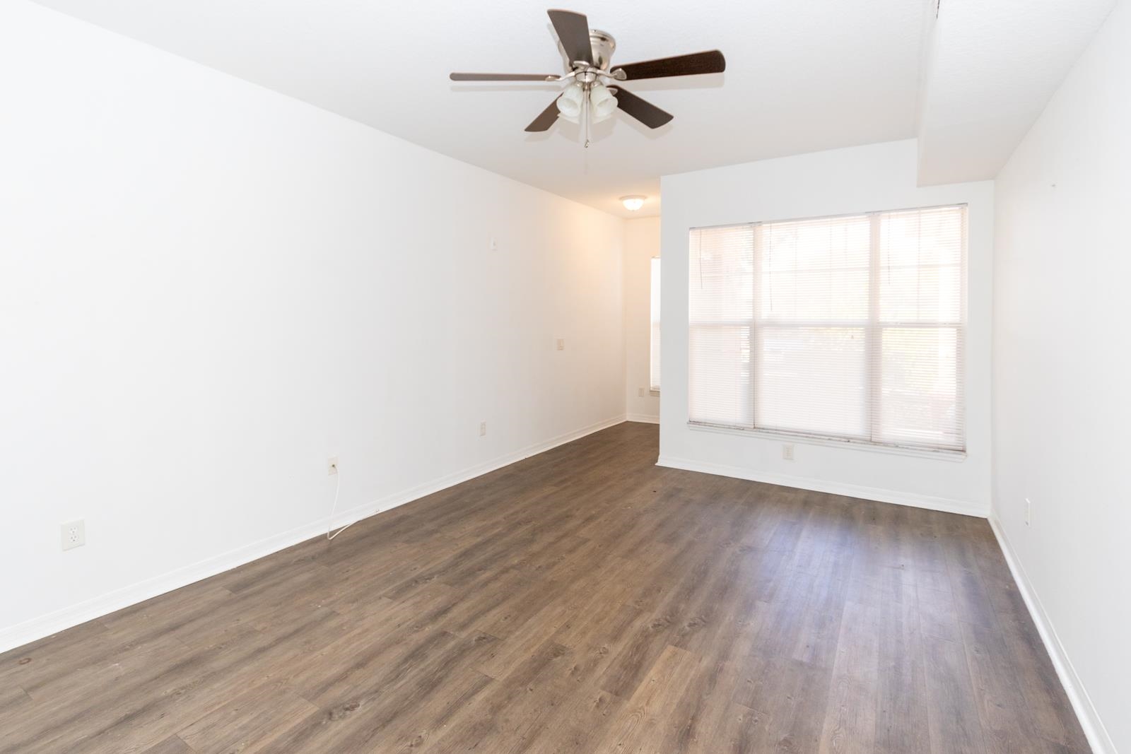 Image 3 of 33 For 11107 Harbour Vista Cir