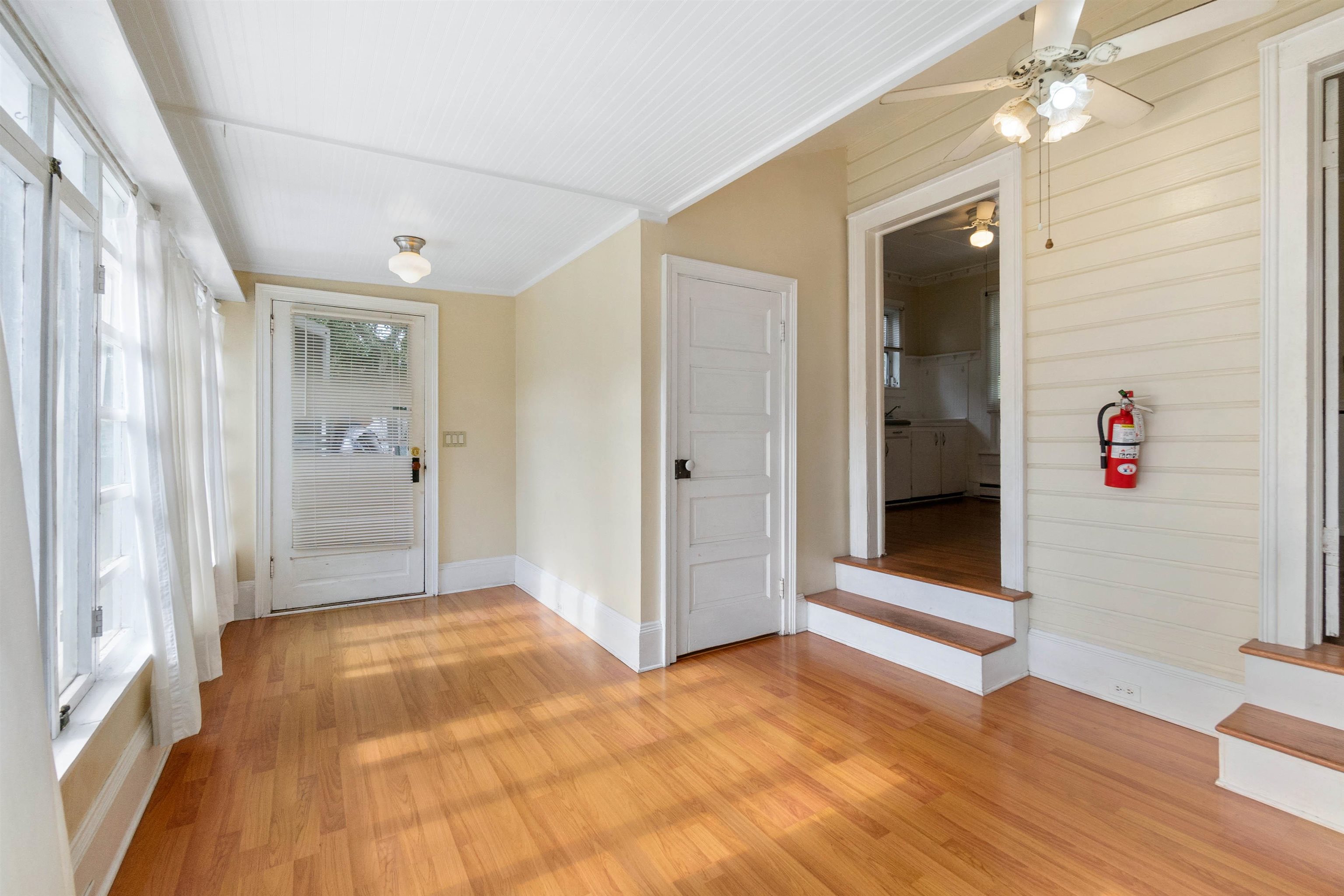 Image 16 of 37 For 18 Arenta Street