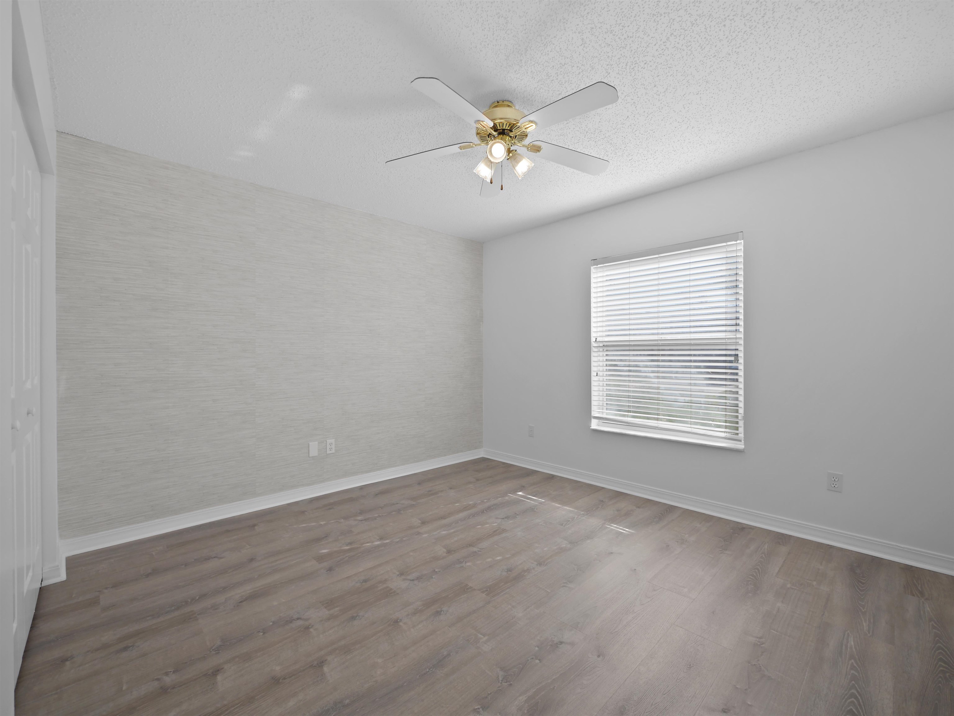 Image 12 of 28 For 236 Saint Thomas St