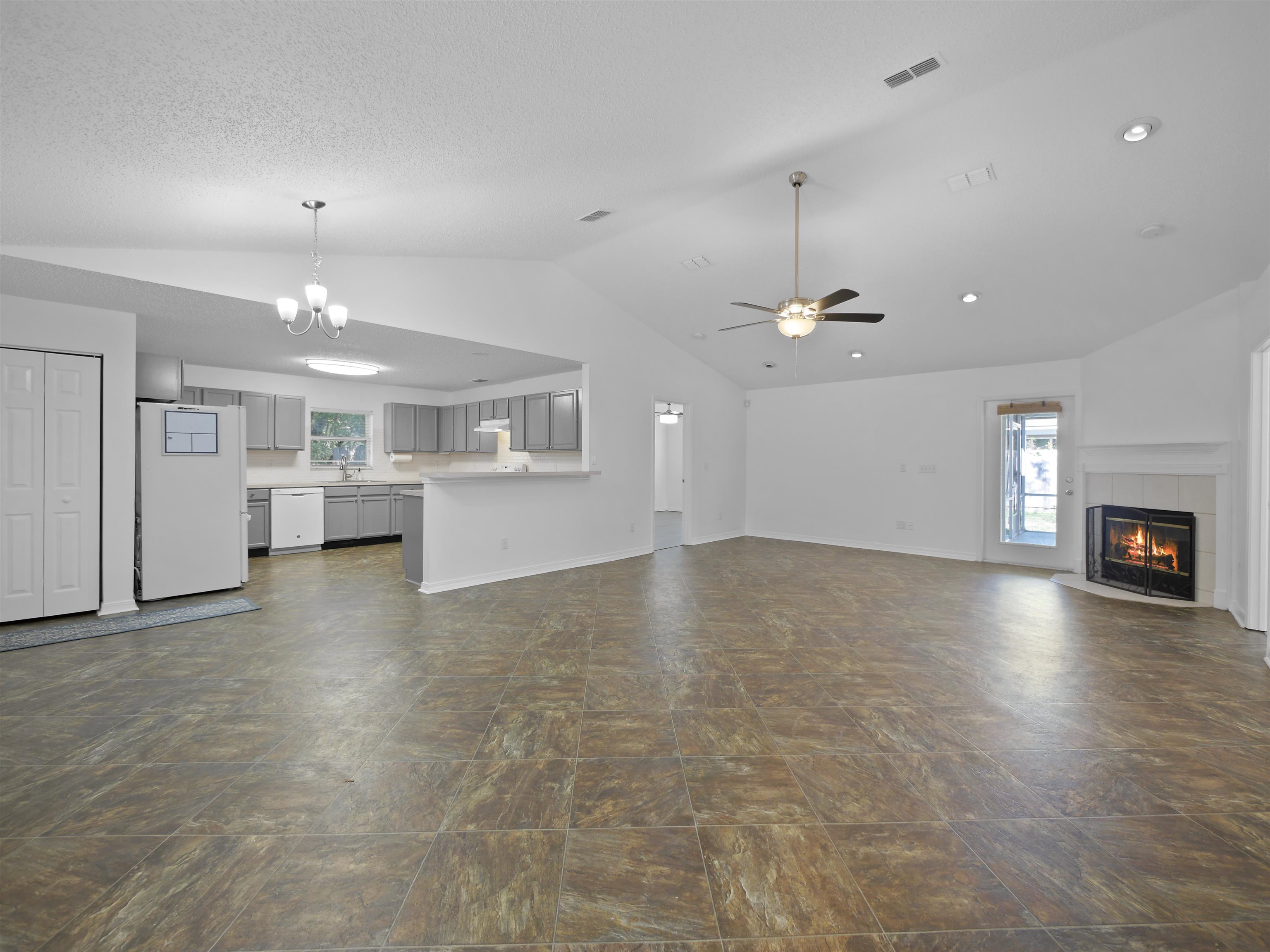 Image 2 of 28 For 236 Saint Thomas St