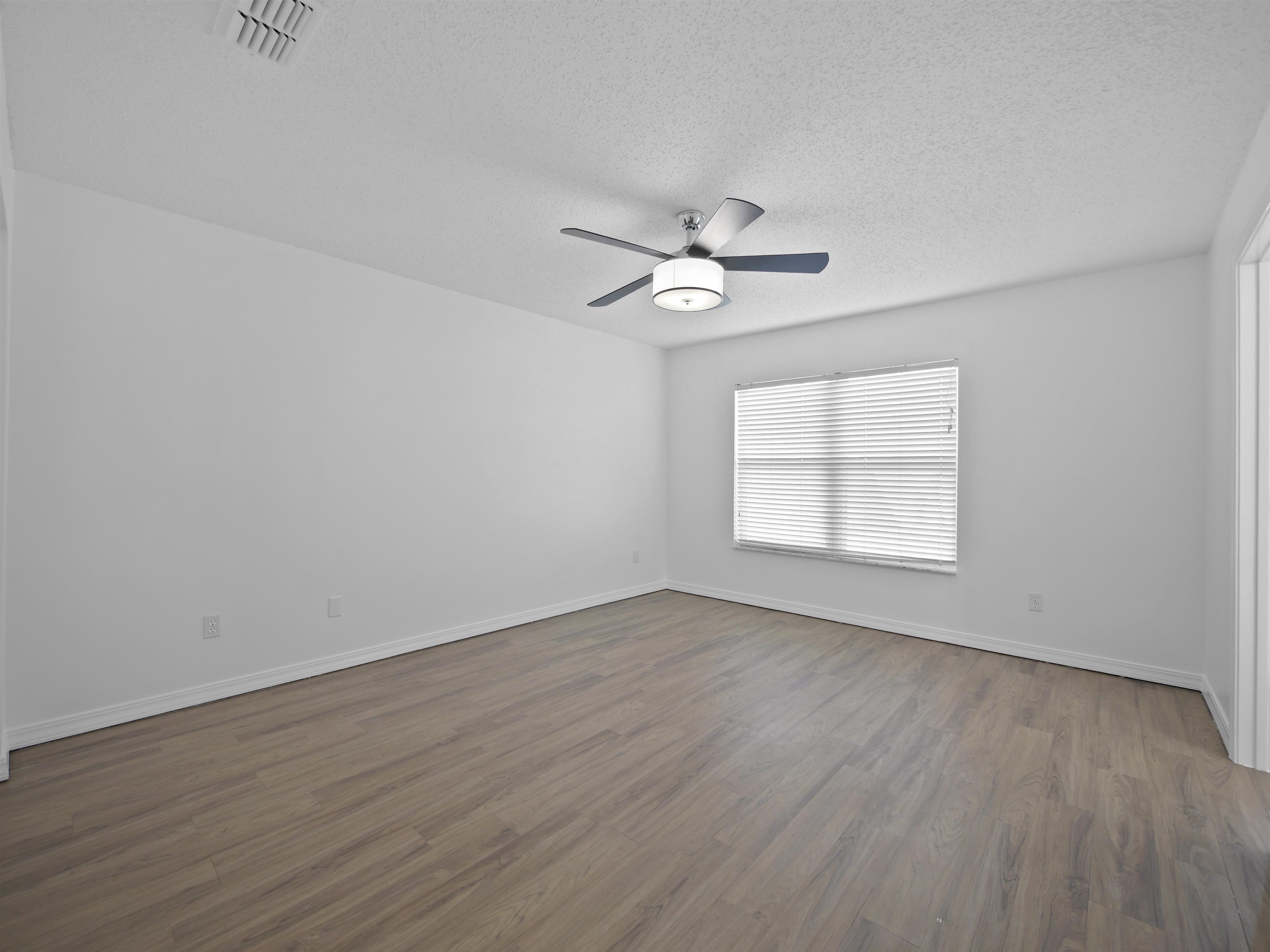 Image 4 of 28 For 236 Saint Thomas St