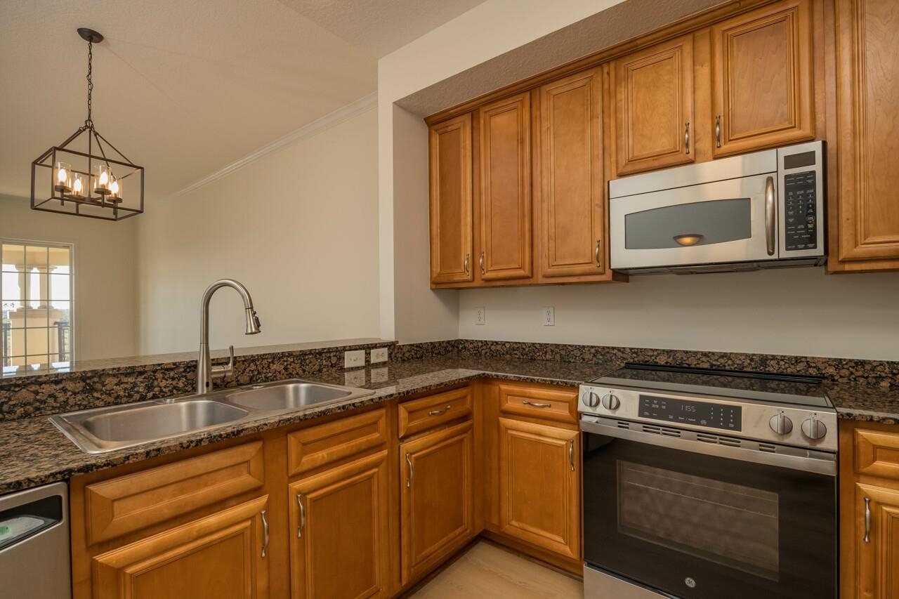Image 15 of 65 For 150 Pantano Cay Blvd  2303