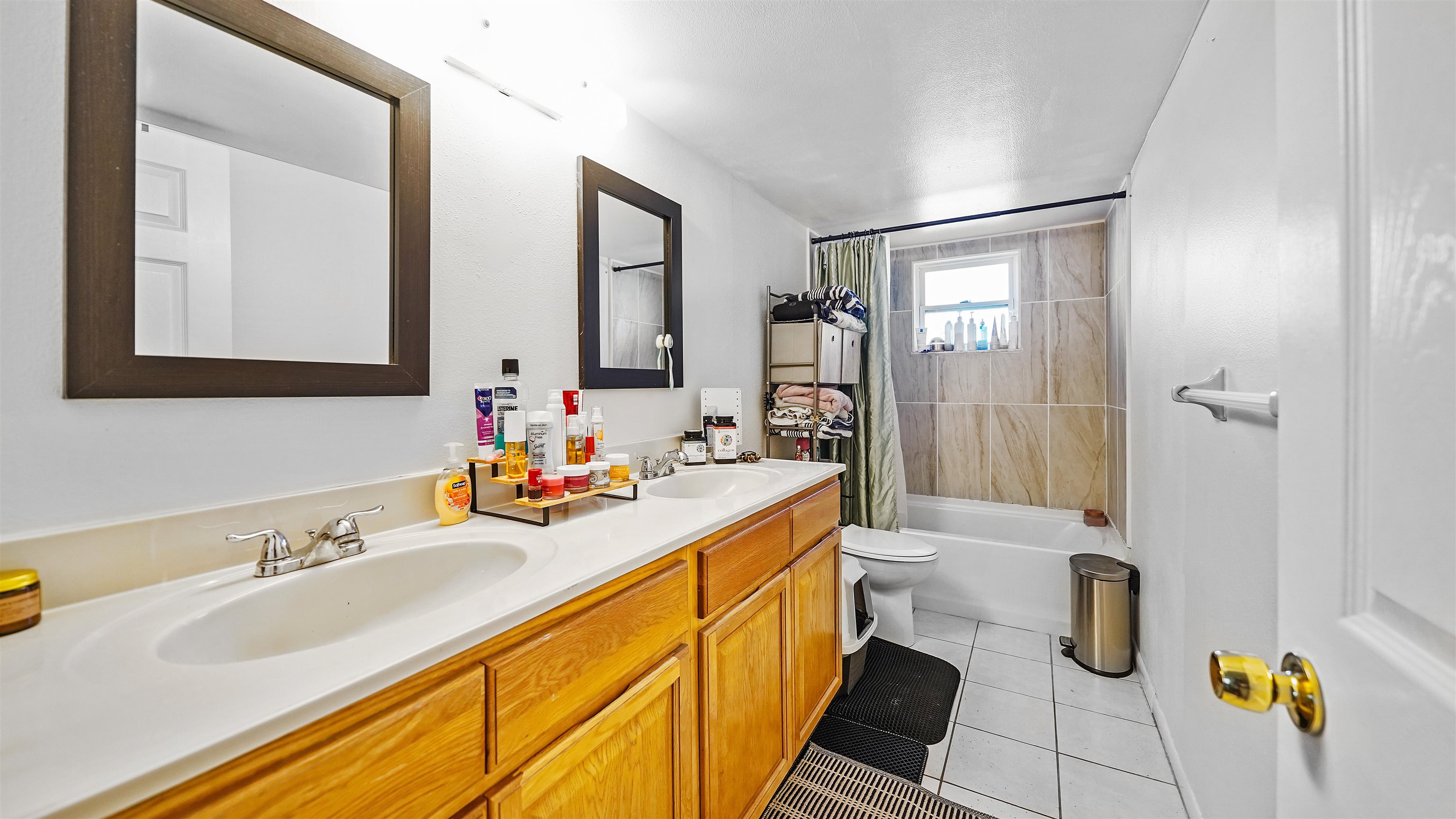 Image 13 of 59 For 208 Arricola Avenue