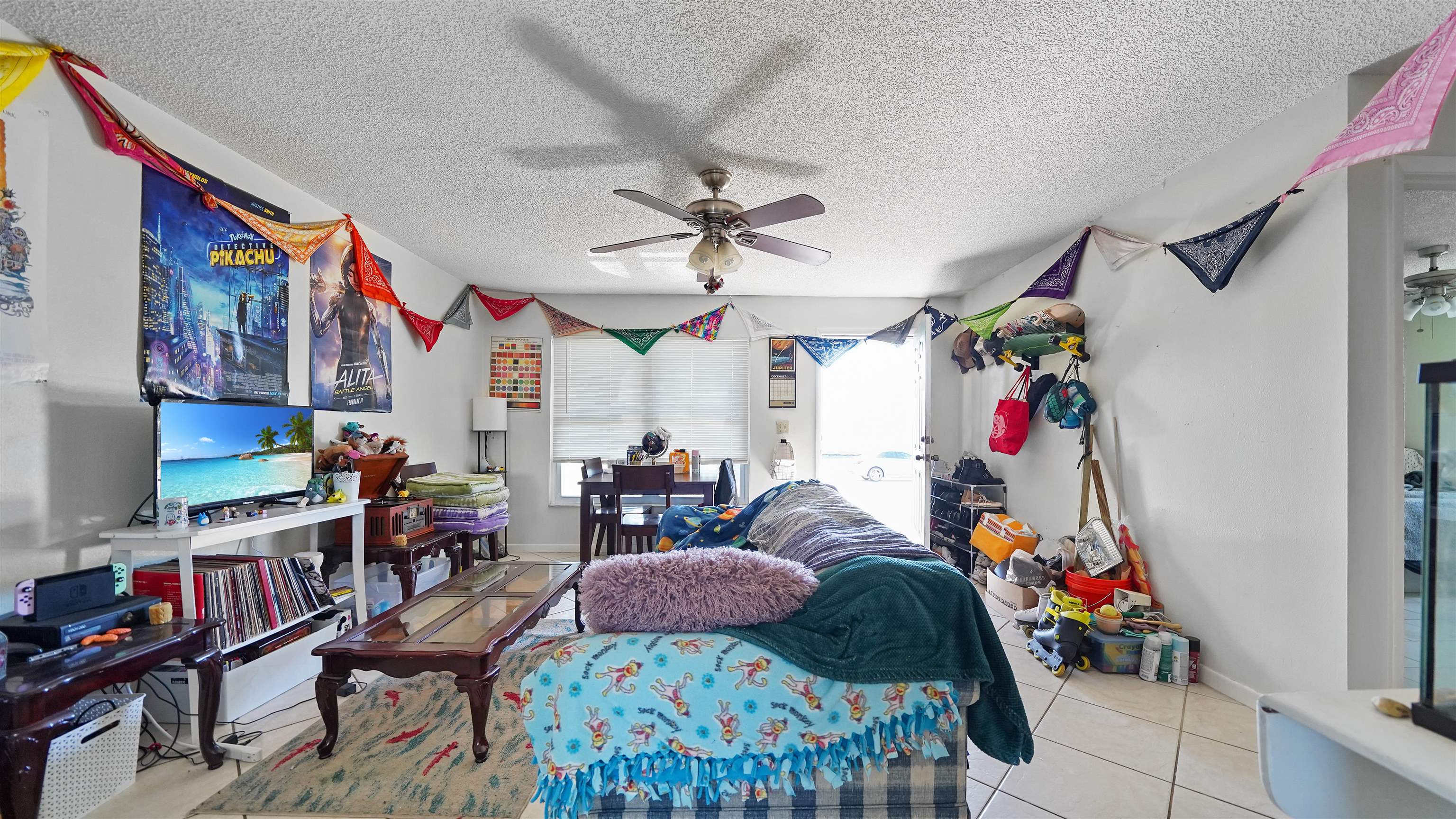 Image 14 of 59 For 208 Arricola Avenue
