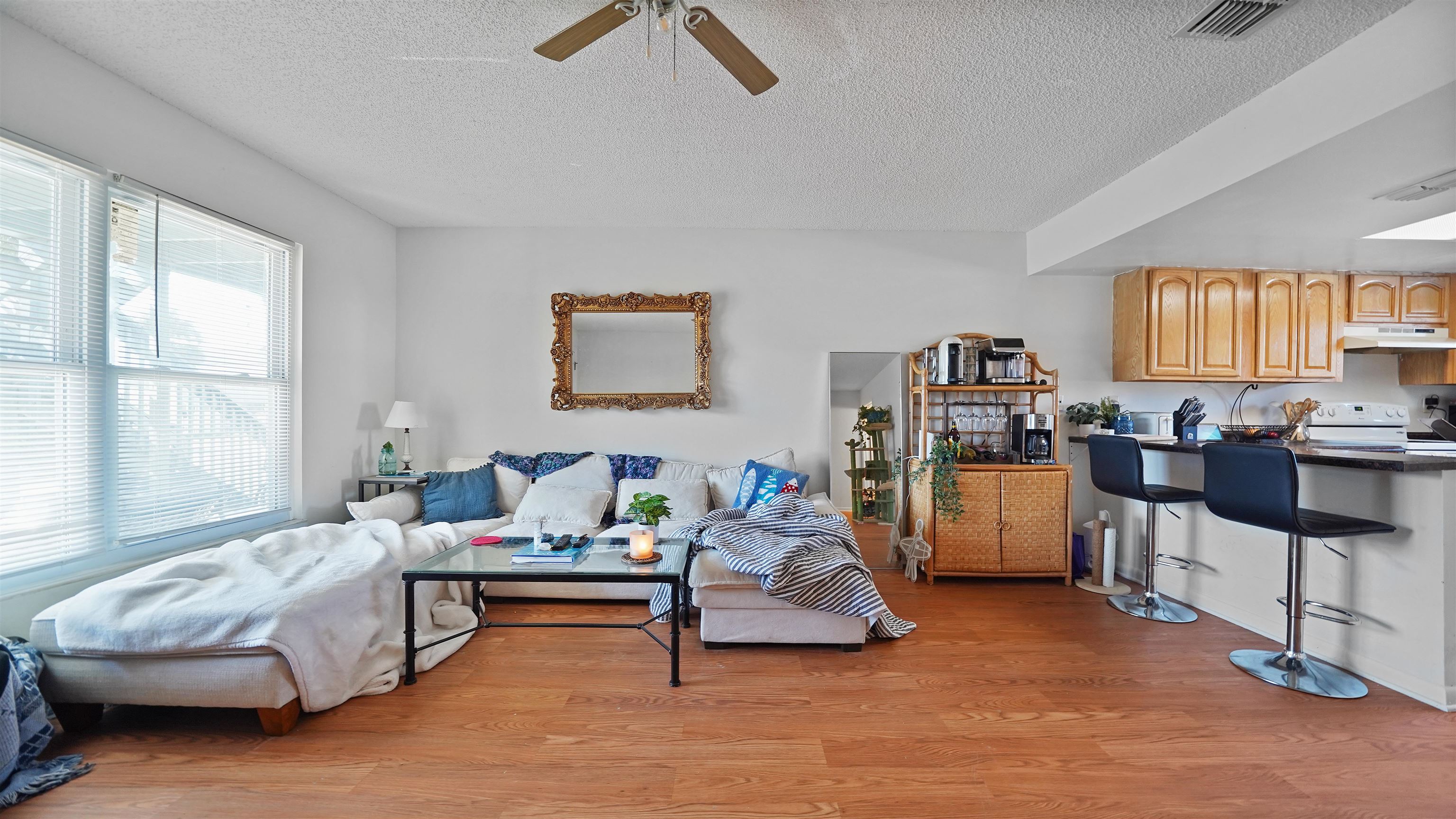 Image 15 of 59 For 208 Arricola Avenue