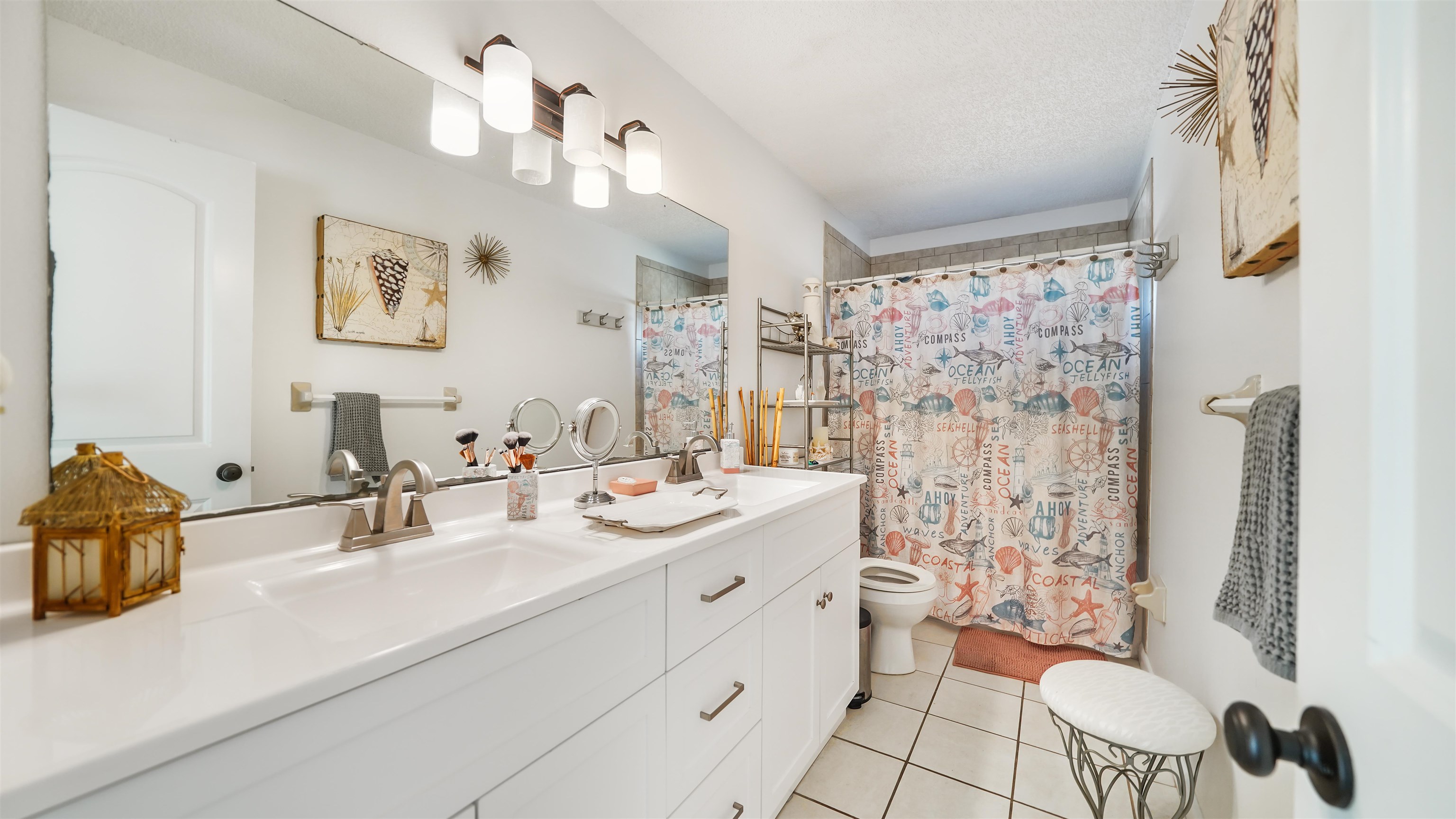 Image 19 of 59 For 208 Arricola Avenue