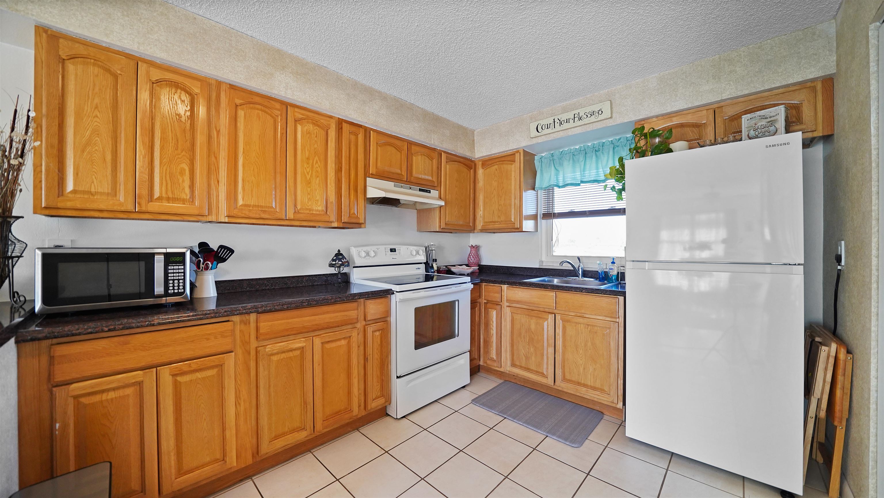 Image 29 of 59 For 208 Arricola Avenue