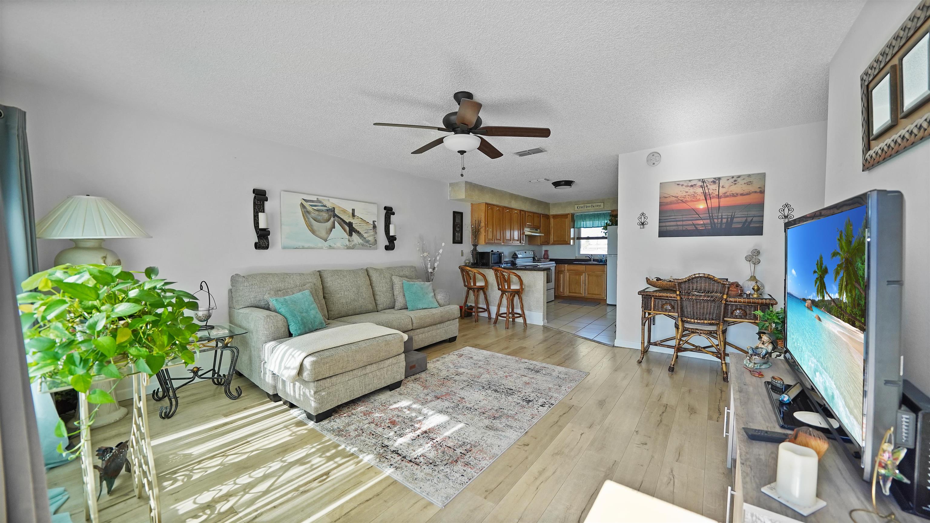 Image 3 of 59 For 208 Arricola Avenue