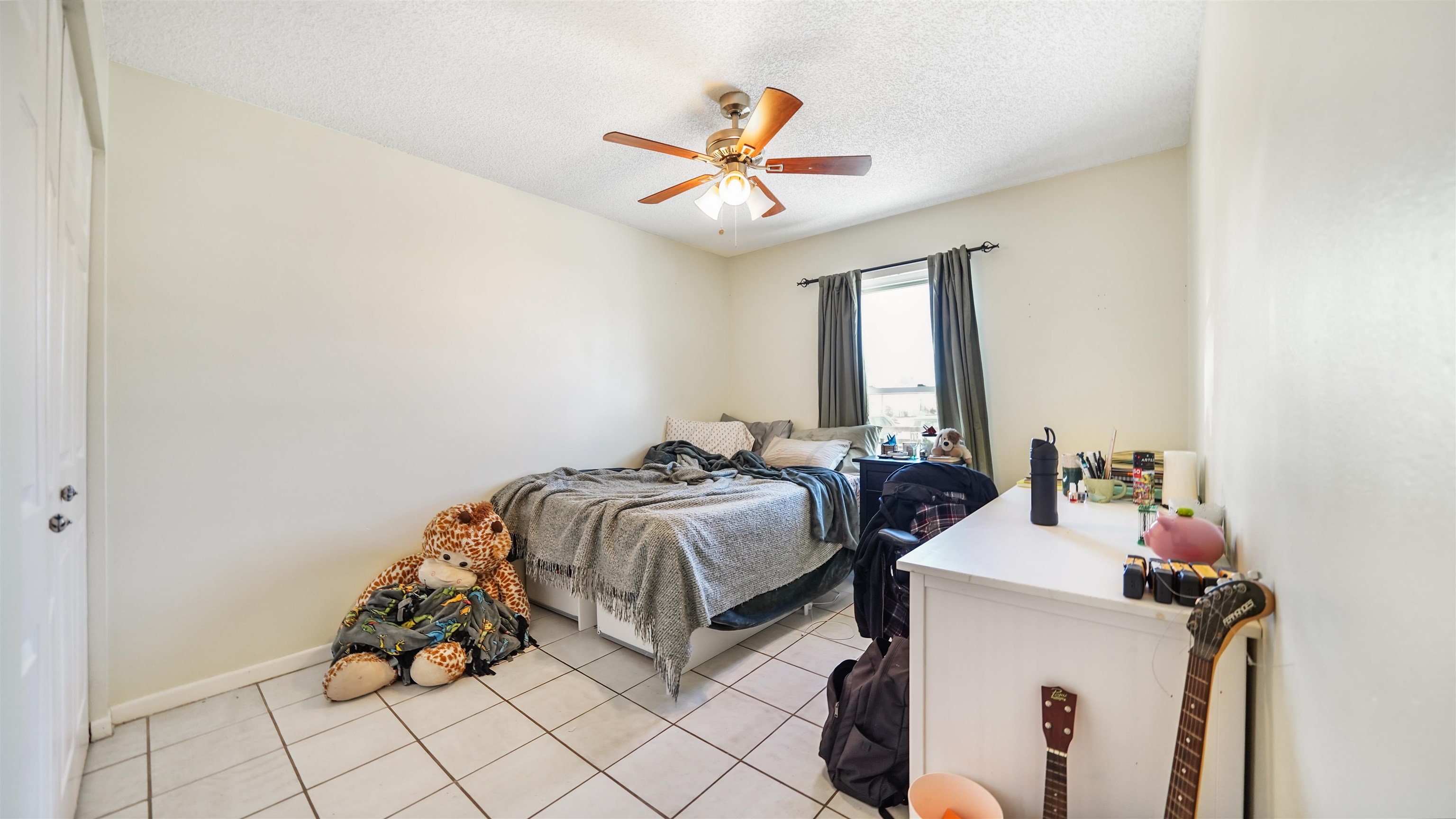 Image 35 of 59 For 208 Arricola Avenue