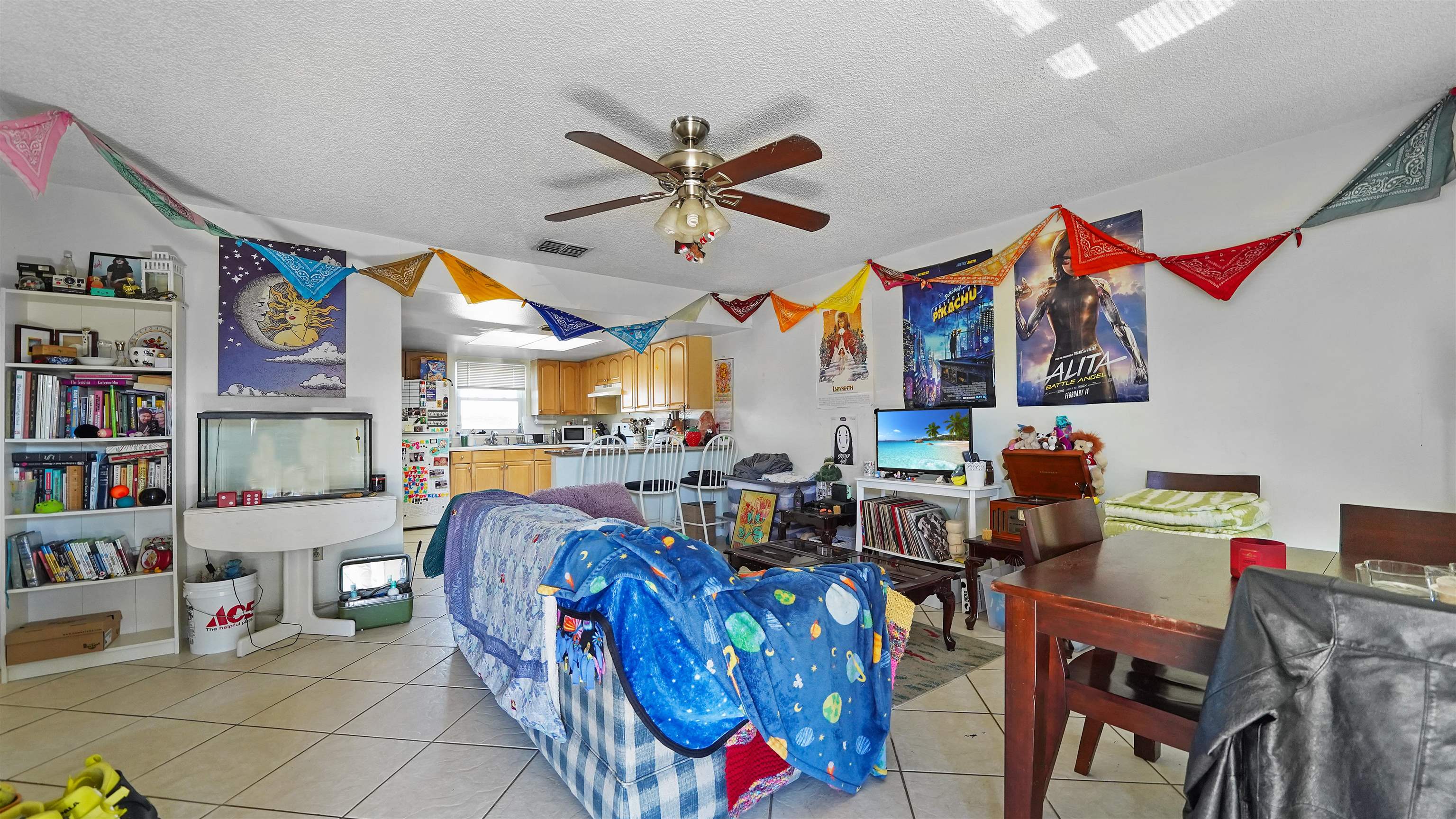 Image 39 of 59 For 208 Arricola Avenue
