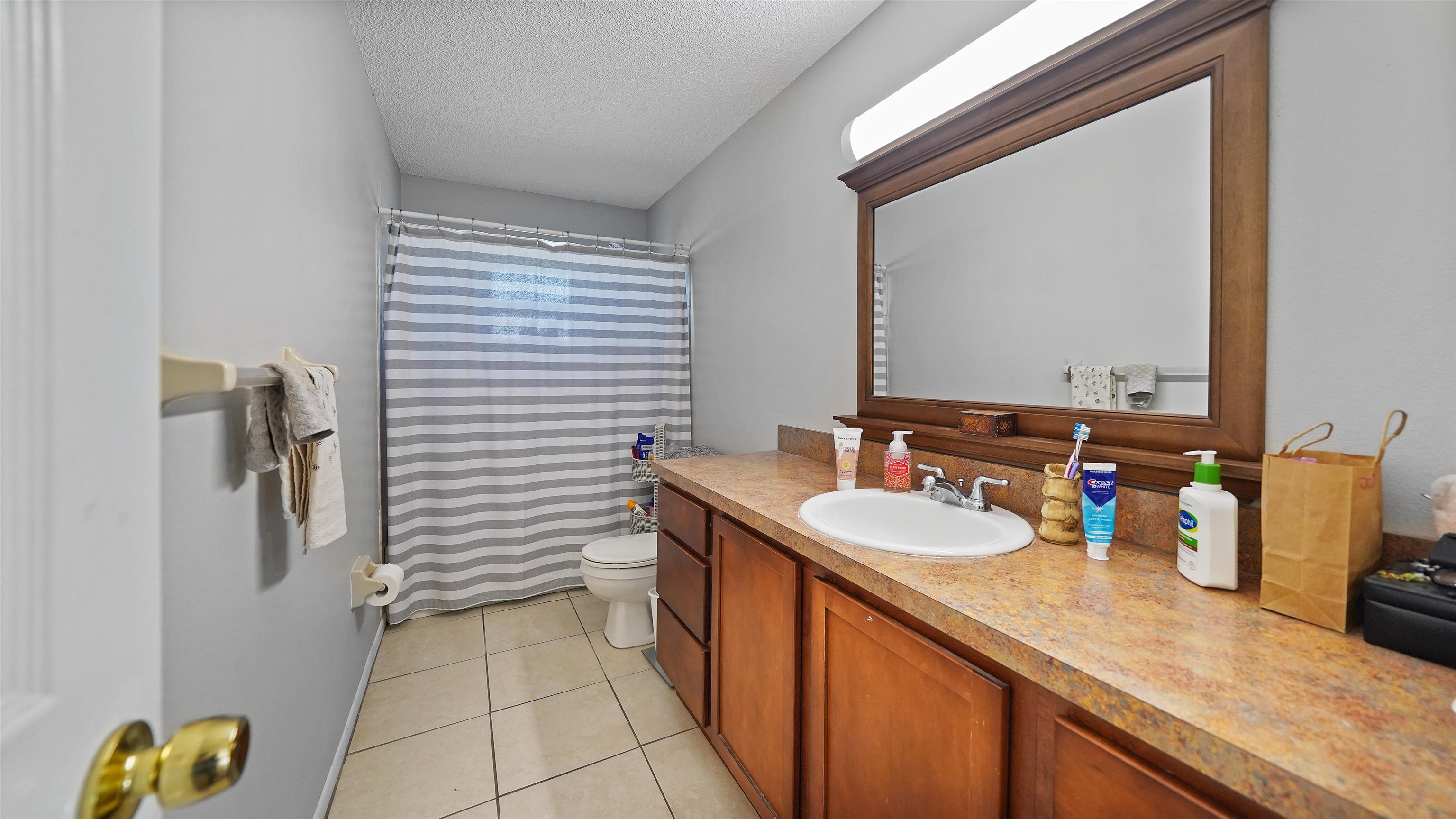 Image 54 of 59 For 208 Arricola Avenue